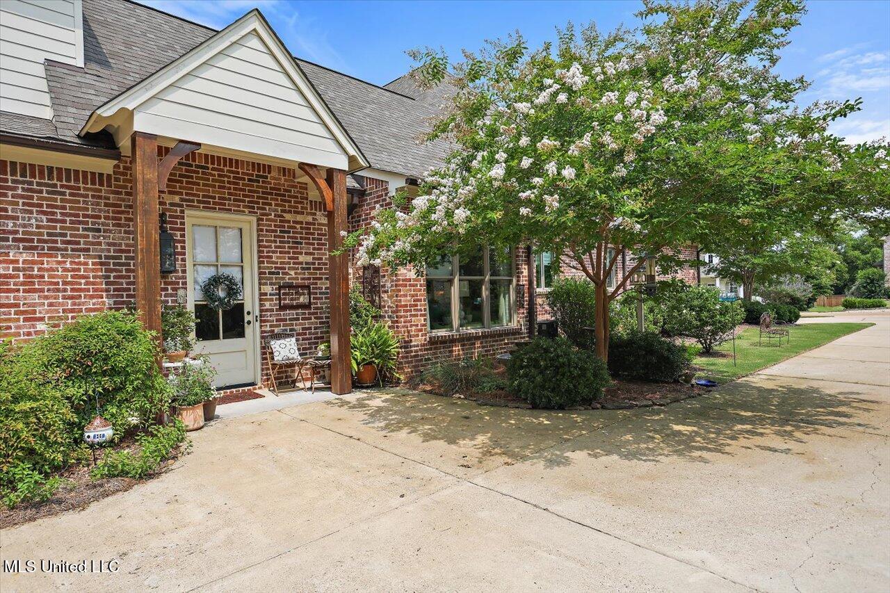 181 Ironwood Plantation Boulevard Property Photo 5