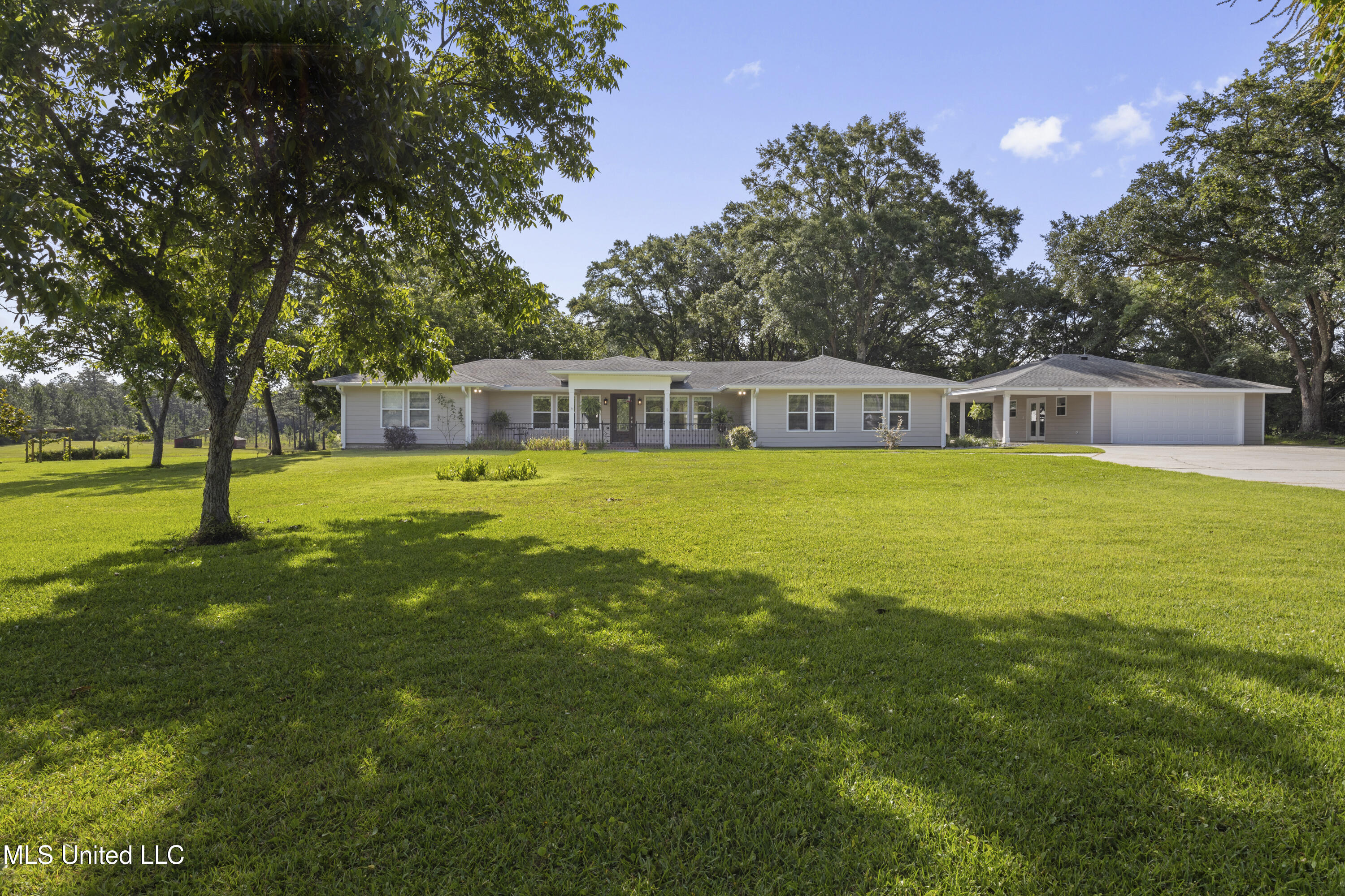 15208 C C Camp Road Property Photo 1