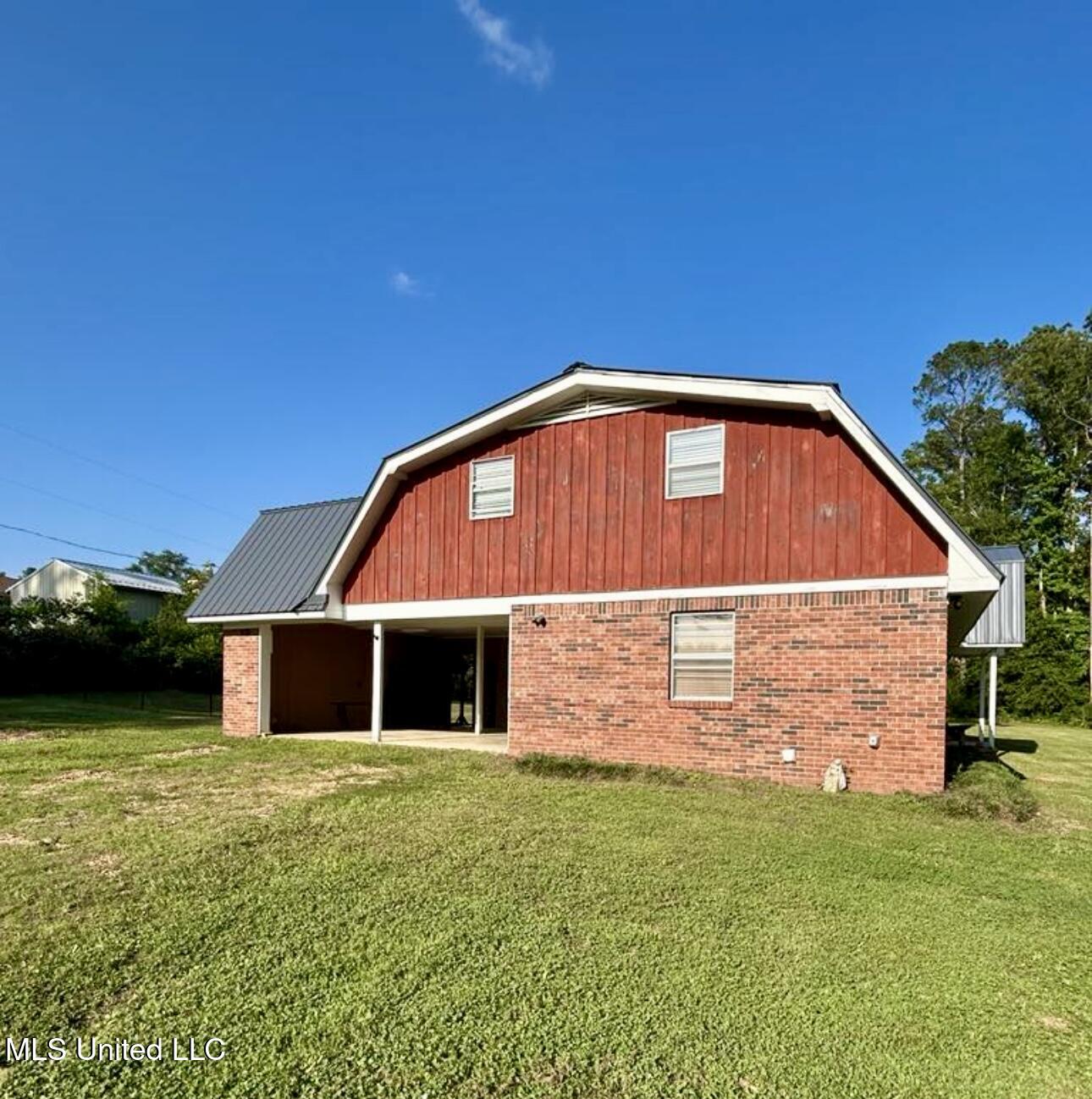 172 Cherry Avenue Property Photo 5