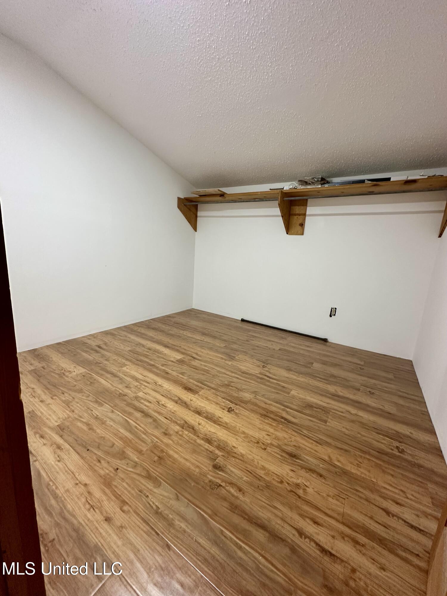 172 Cherry Avenue Property Photo 24