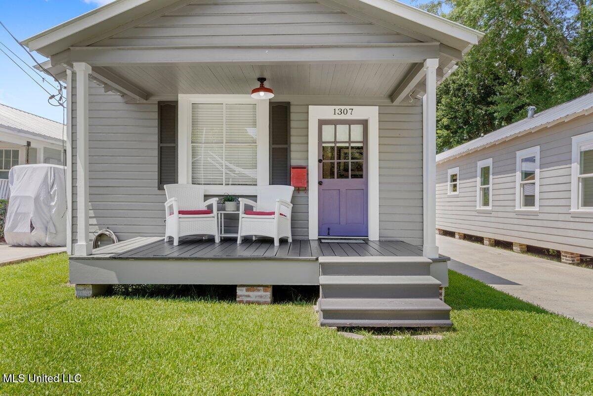 1309 Bowen Avenue Property Photo 2