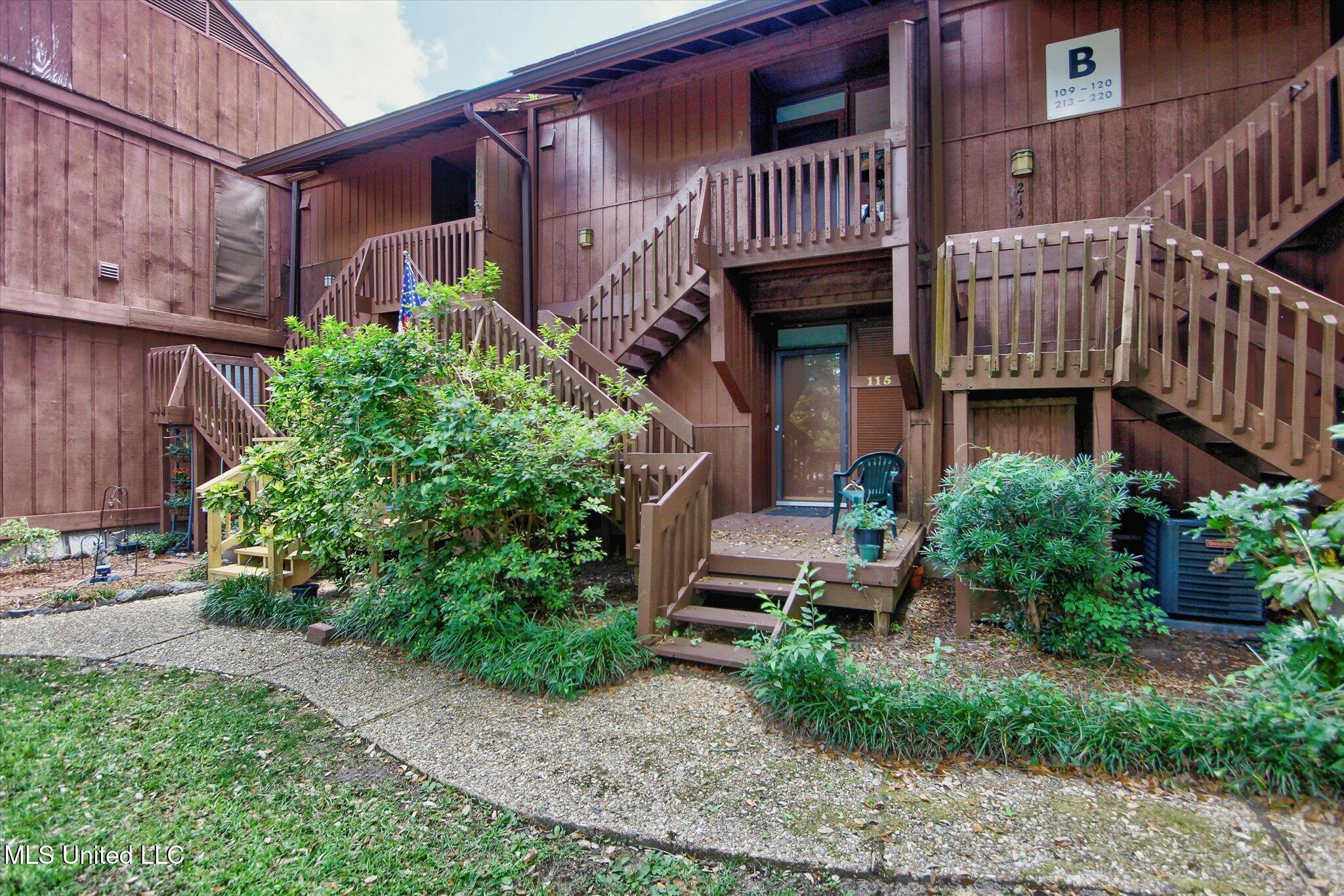 215 Lakeside Villa Property Photo 1