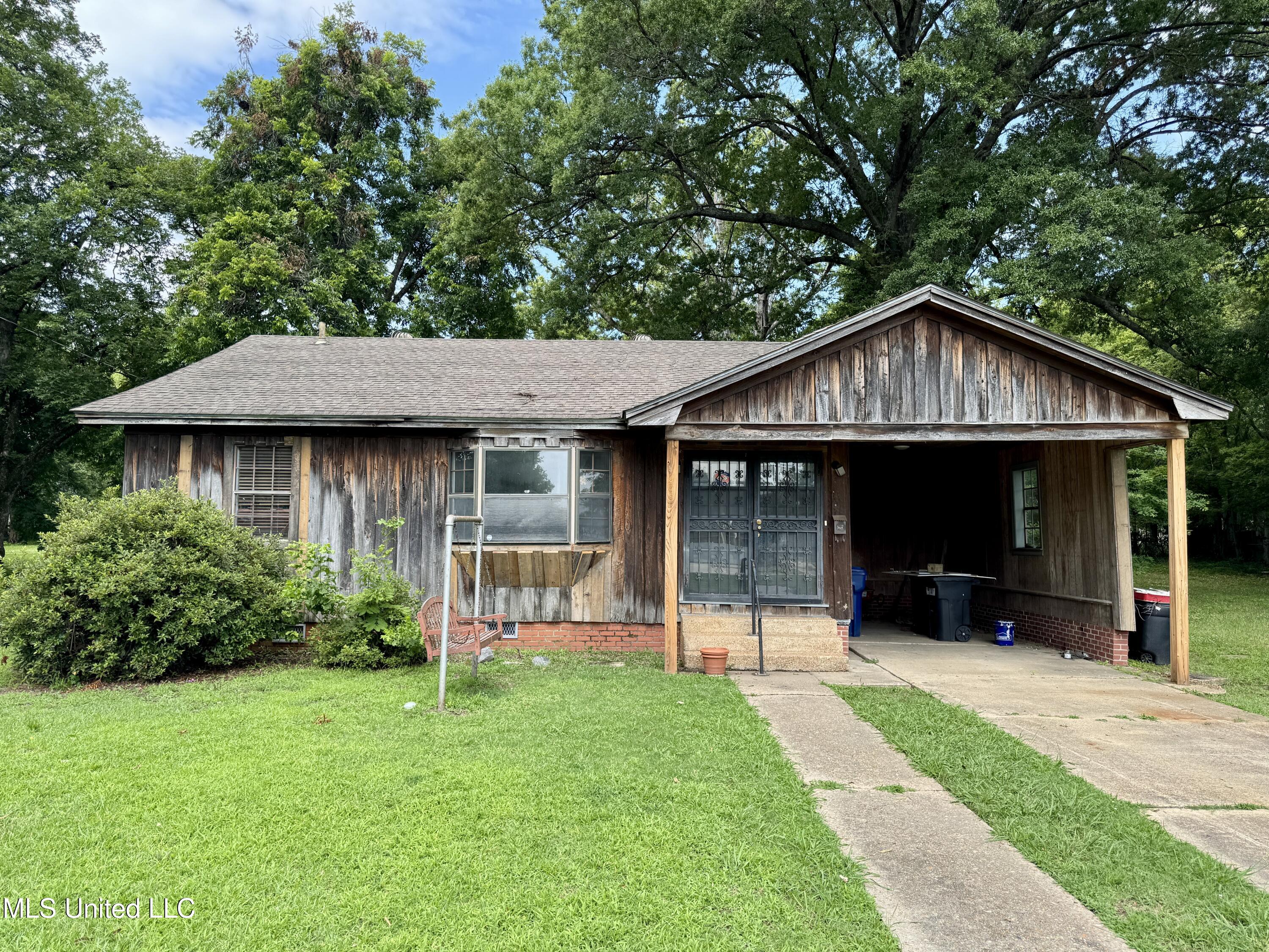 221 N Third Avenue Property Photo 1