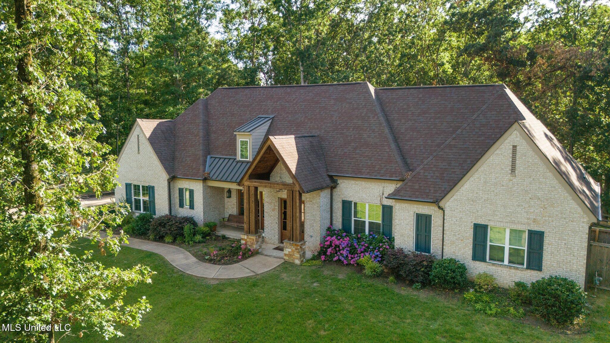 1075 S Laughter Road Property Photo 1