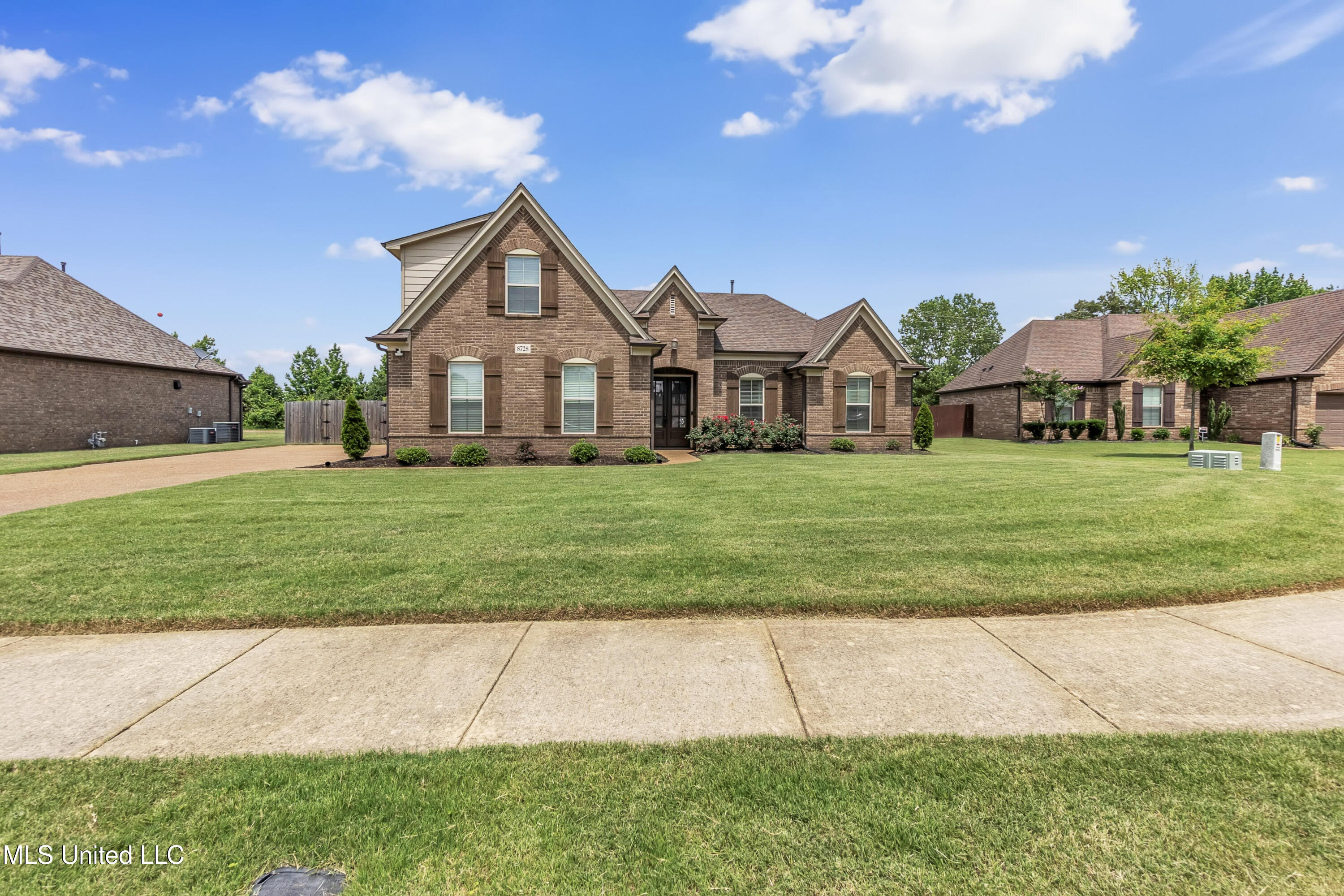 8728 Kenwood Lane Property Photo 1