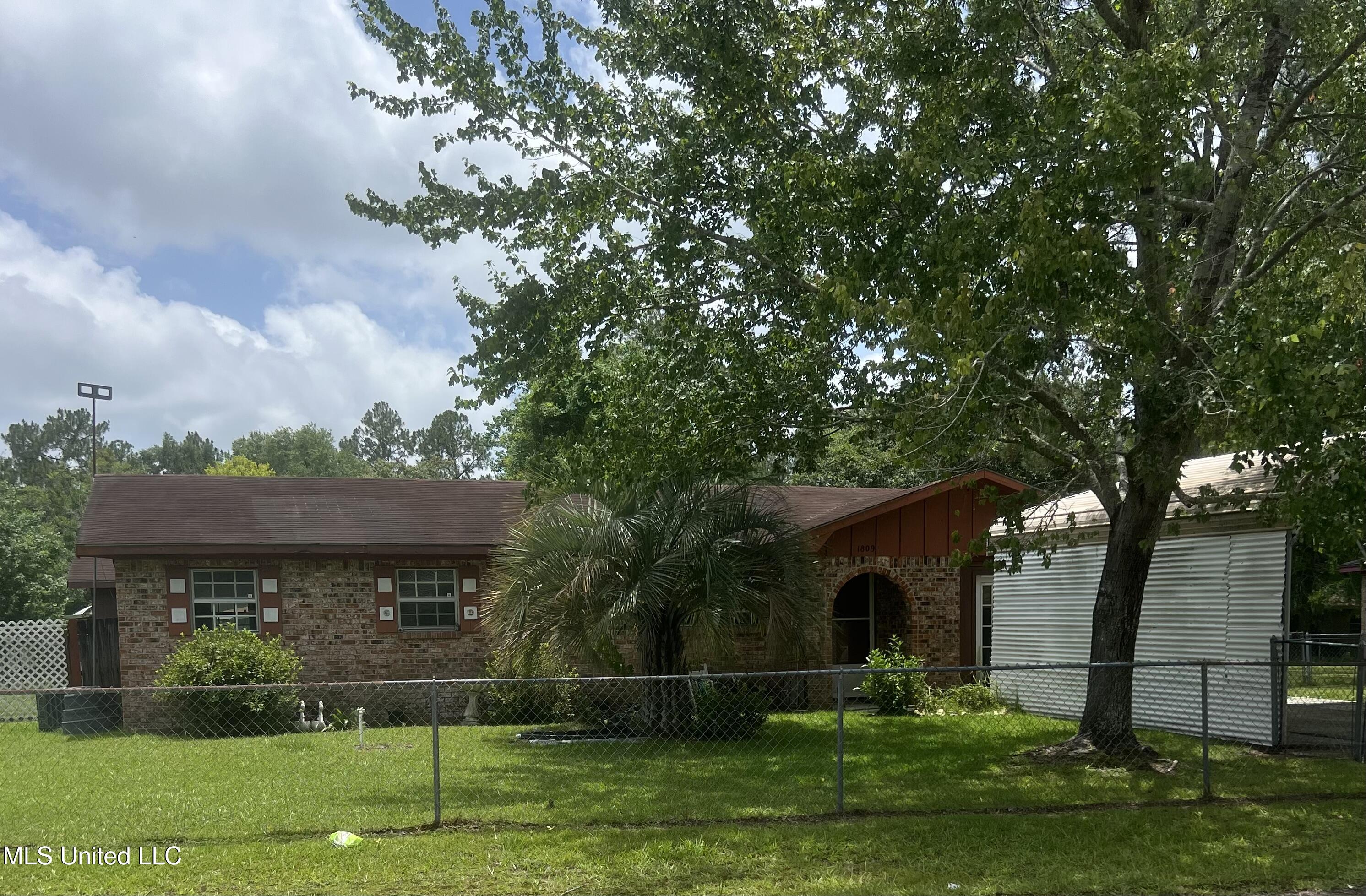 1809 Riverside Drive Property Photo 1