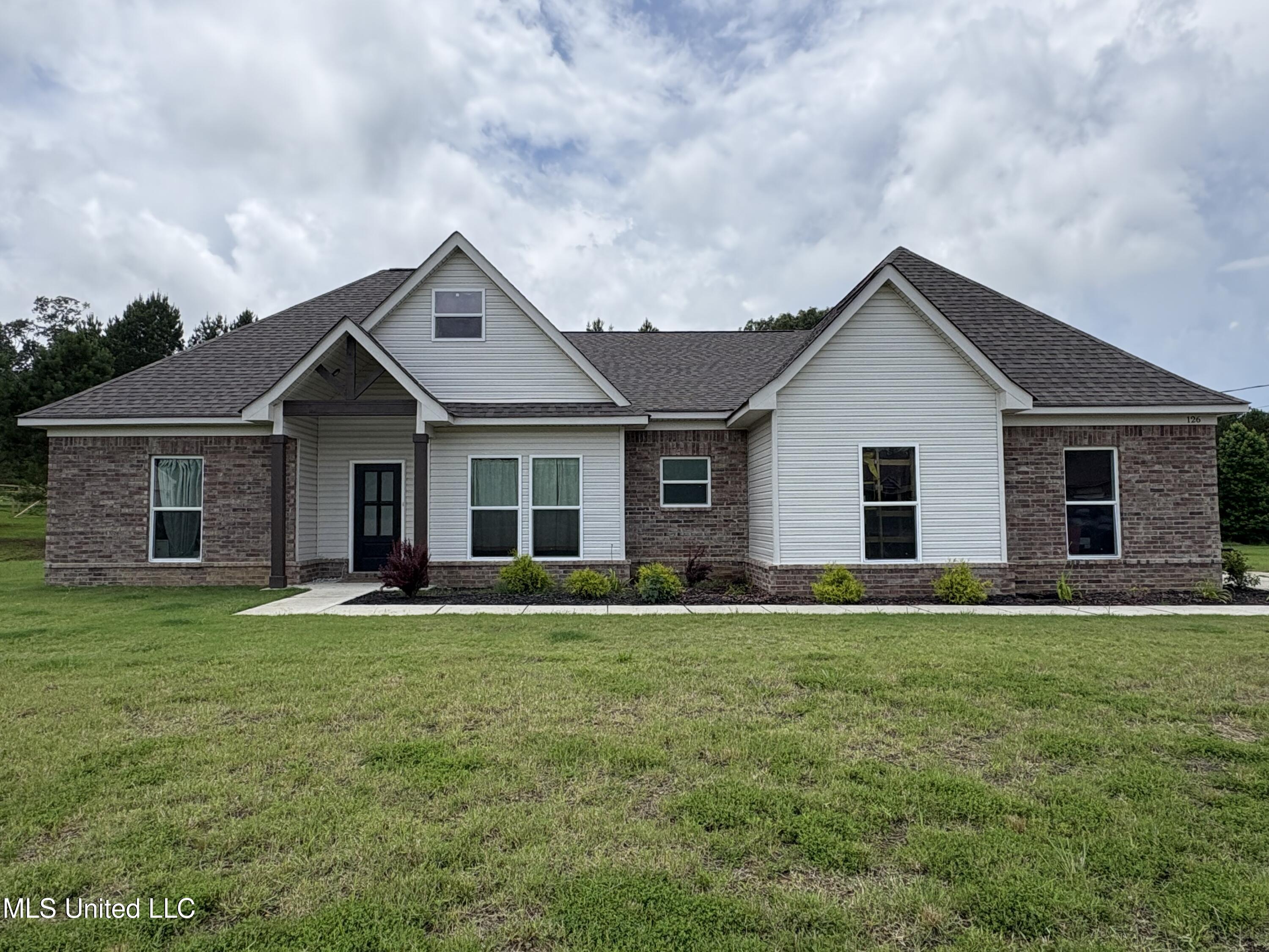 126 Deerfield Trace Property Photo 1