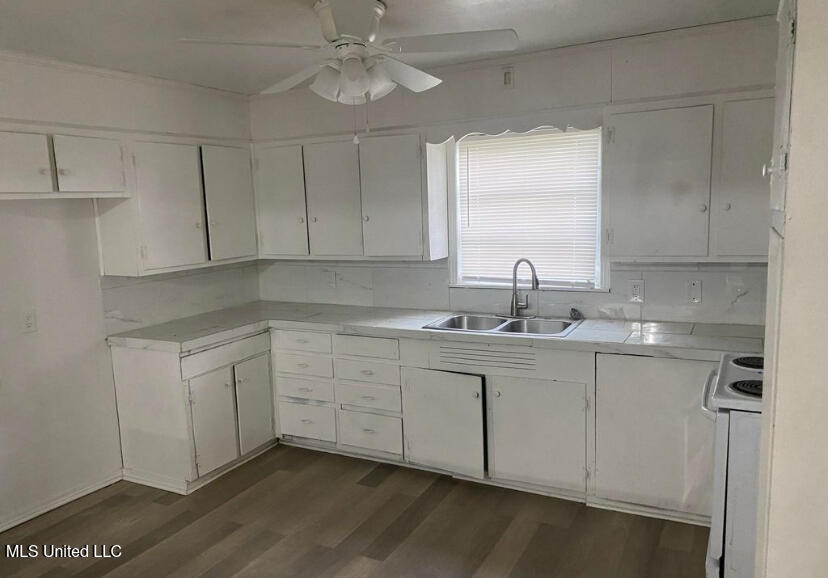 118 W Leavell Woods Drive Property Photo 2