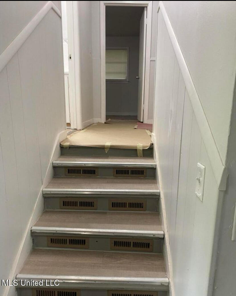 118 W Leavell Woods Drive Property Photo 3