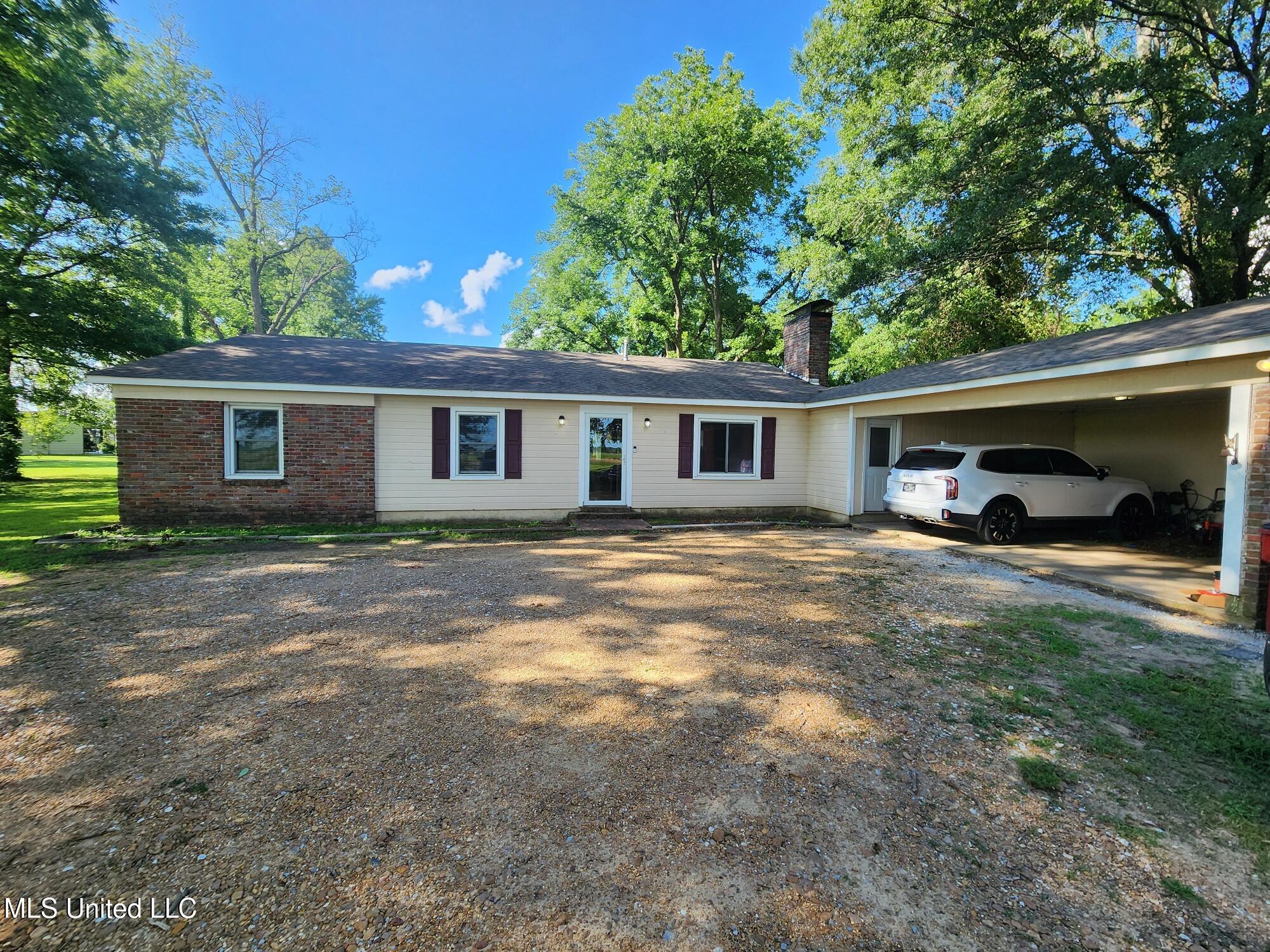 1365 Bruister Road Property Photo 1