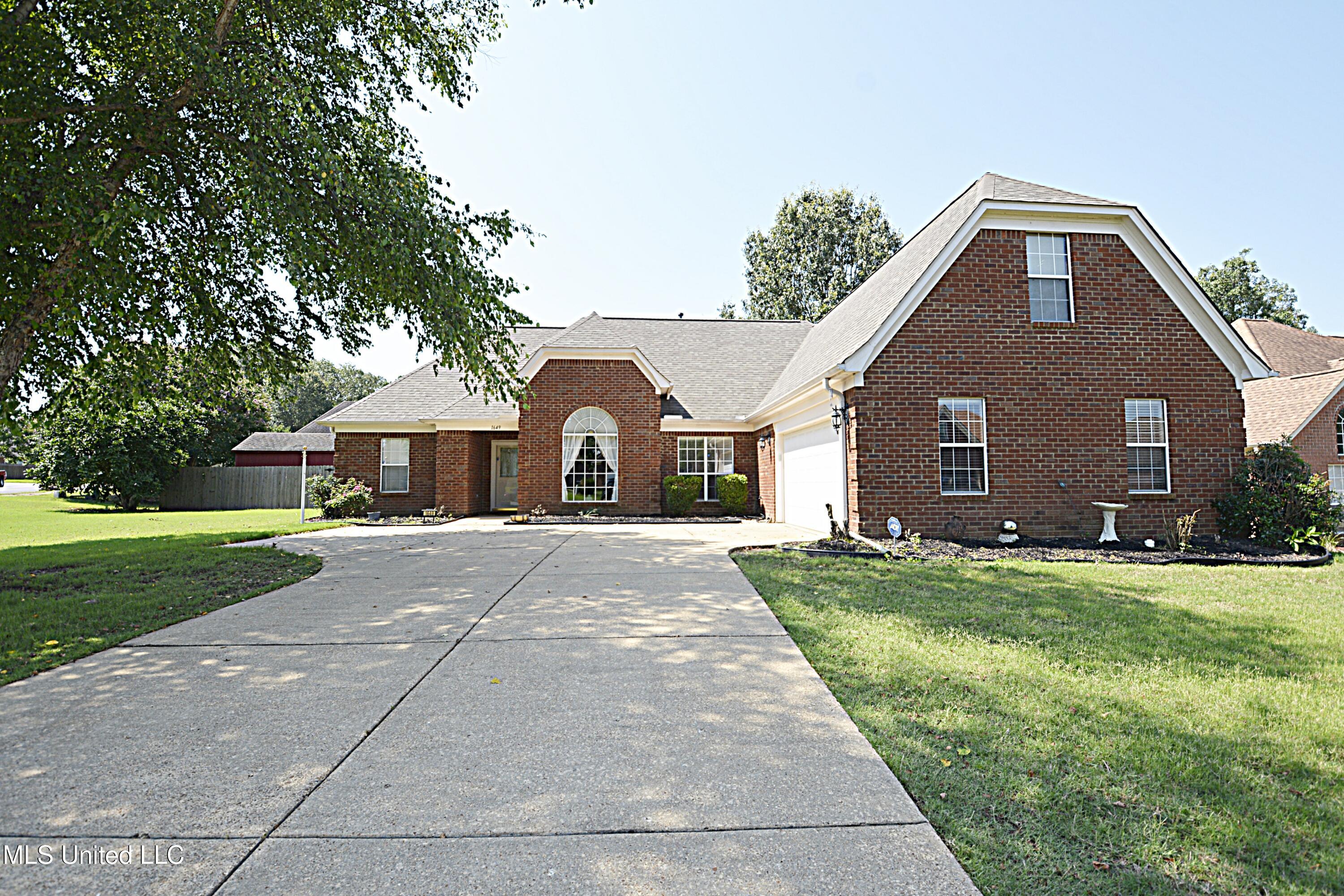 1649 W Drake Cove Property Photo 1
