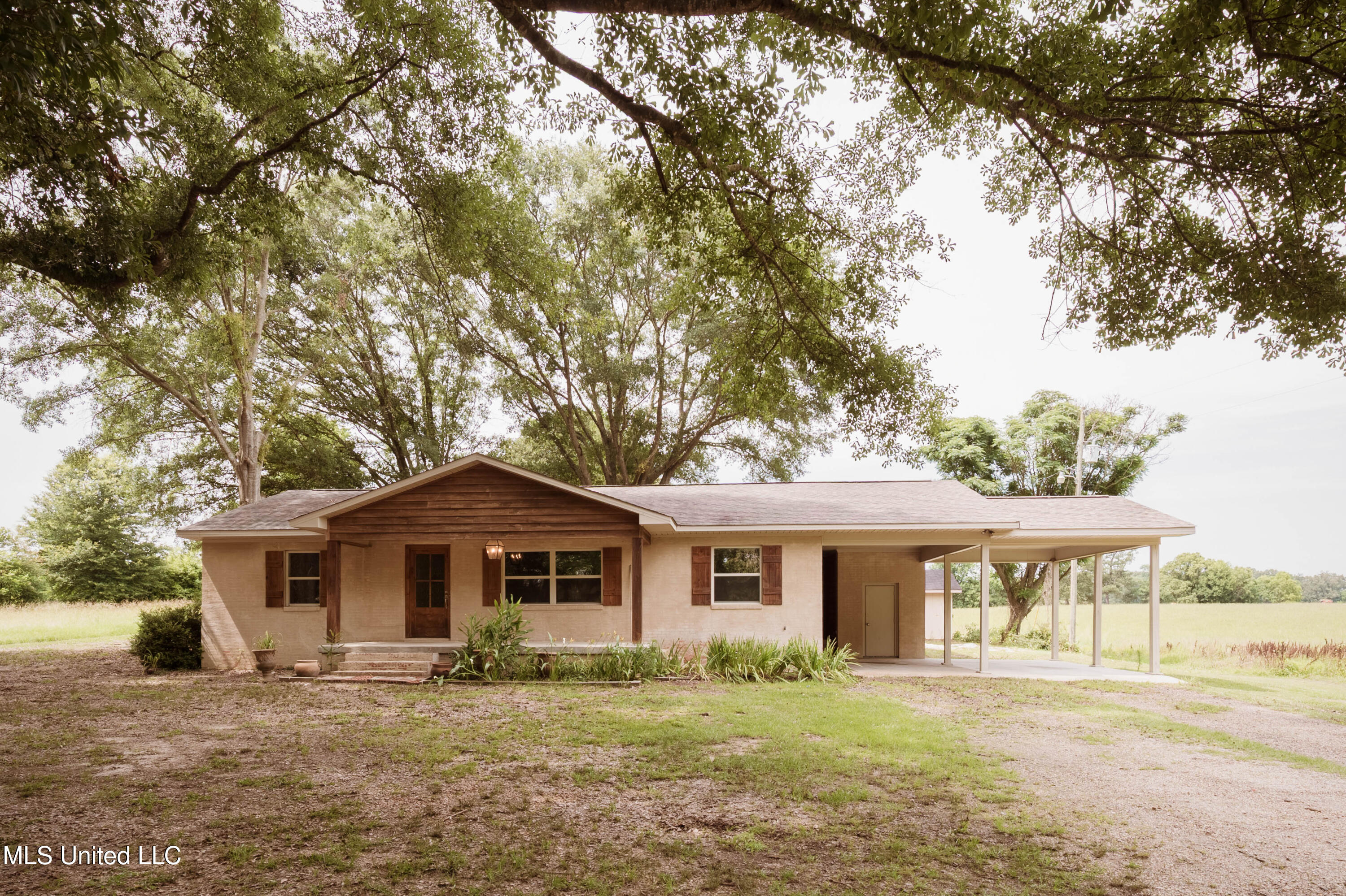 518 Walters Road Property Photo 1