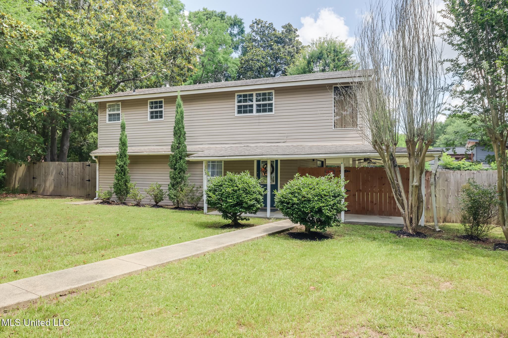 103 Woodlark Circle Property Photo 1