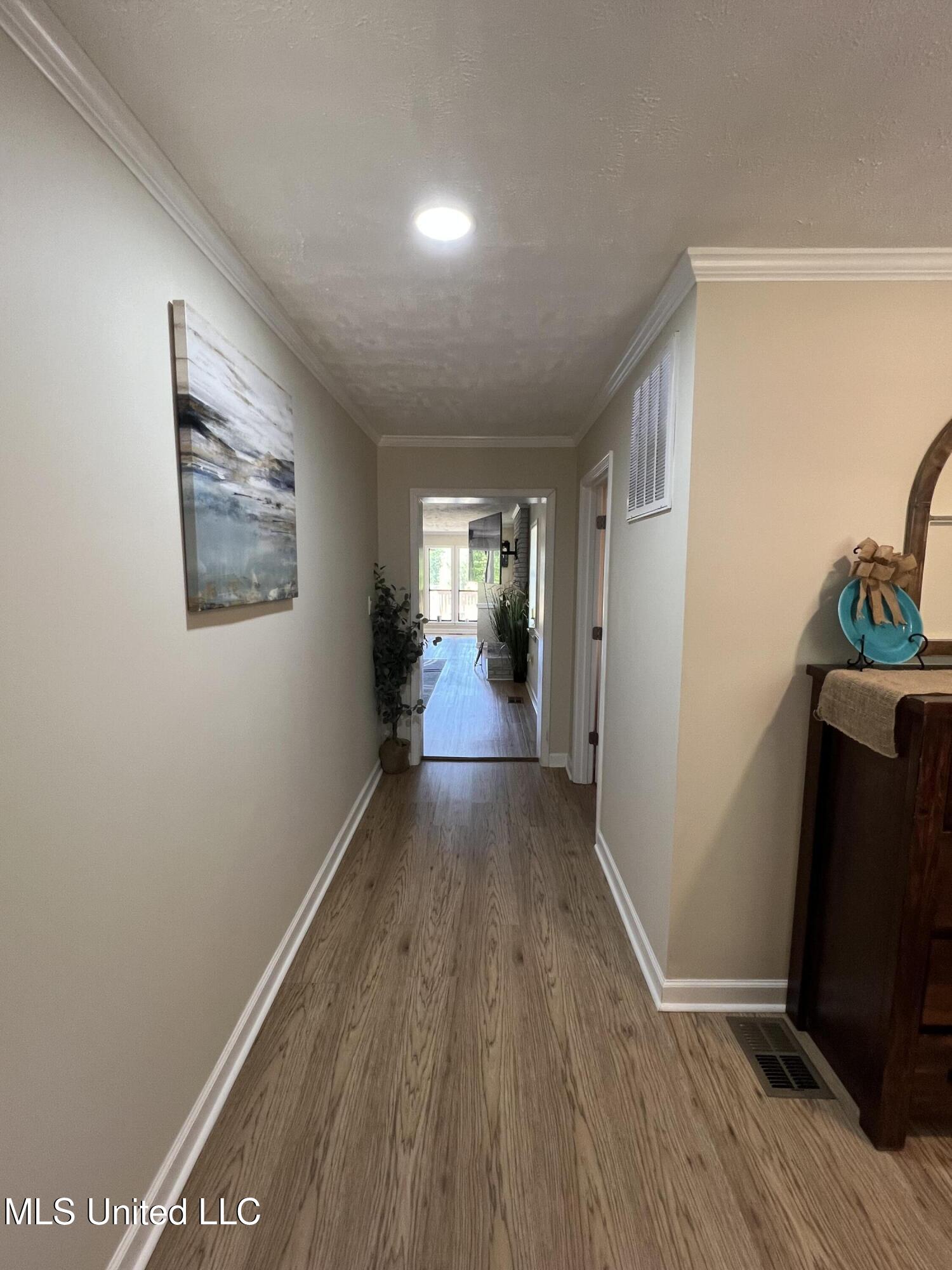 110 Hawks Nest Cove Property Photo 4