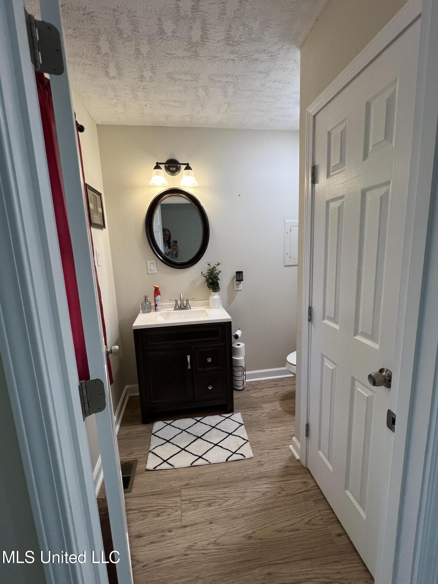 110 Hawks Nest Cove Property Photo 5