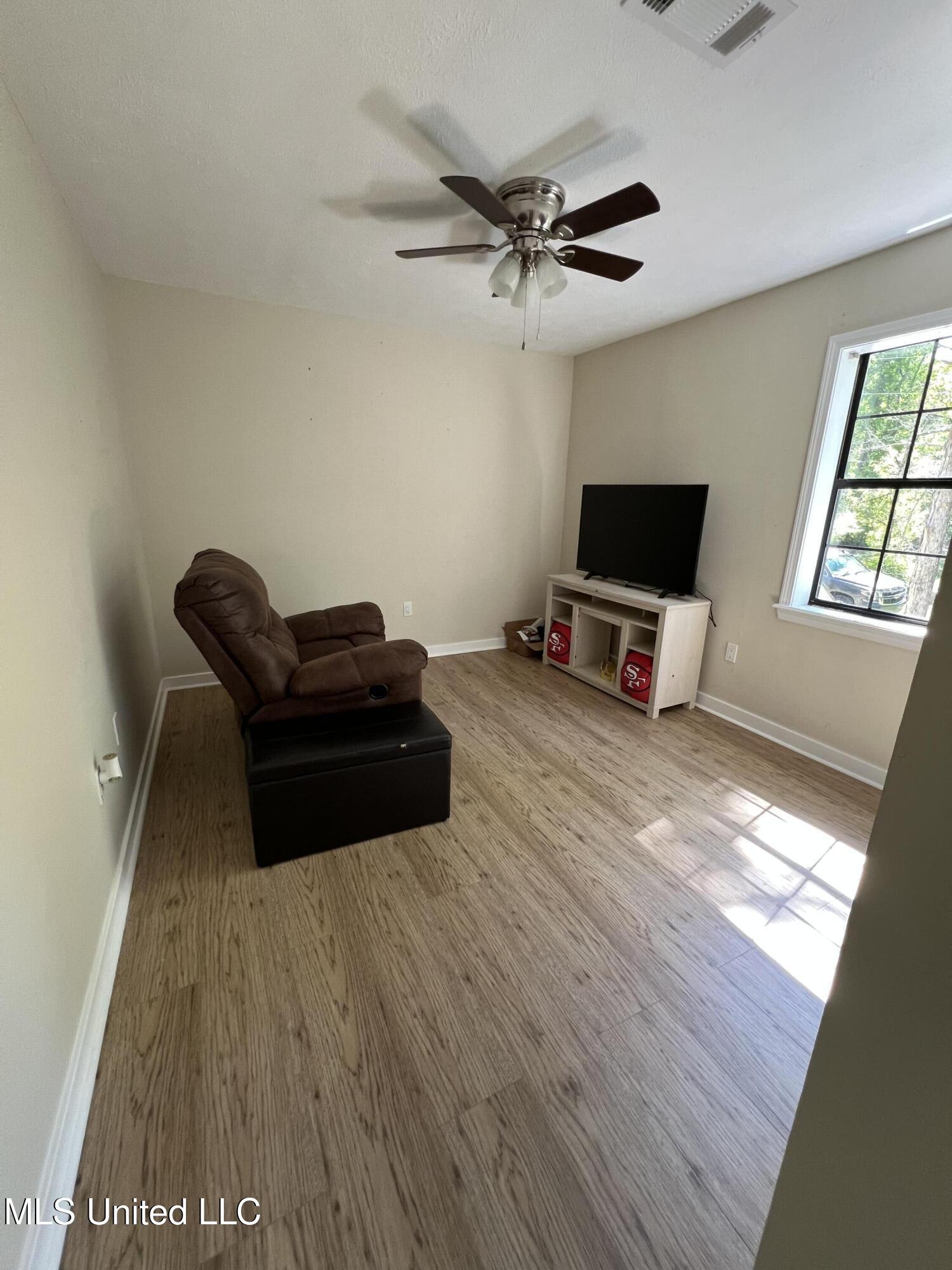 110 Hawks Nest Cove Property Photo 28