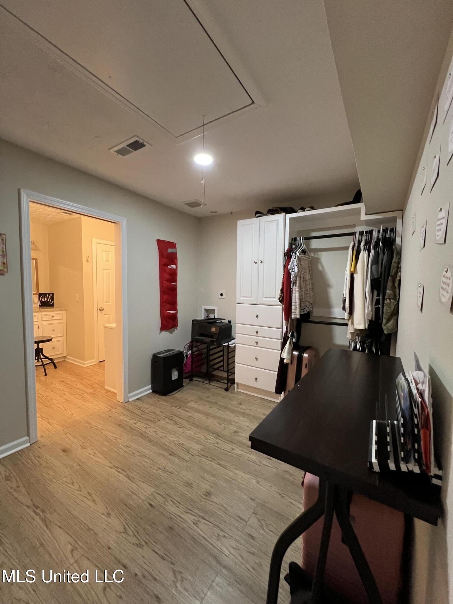 110 Hawks Nest Cove Property Photo 43