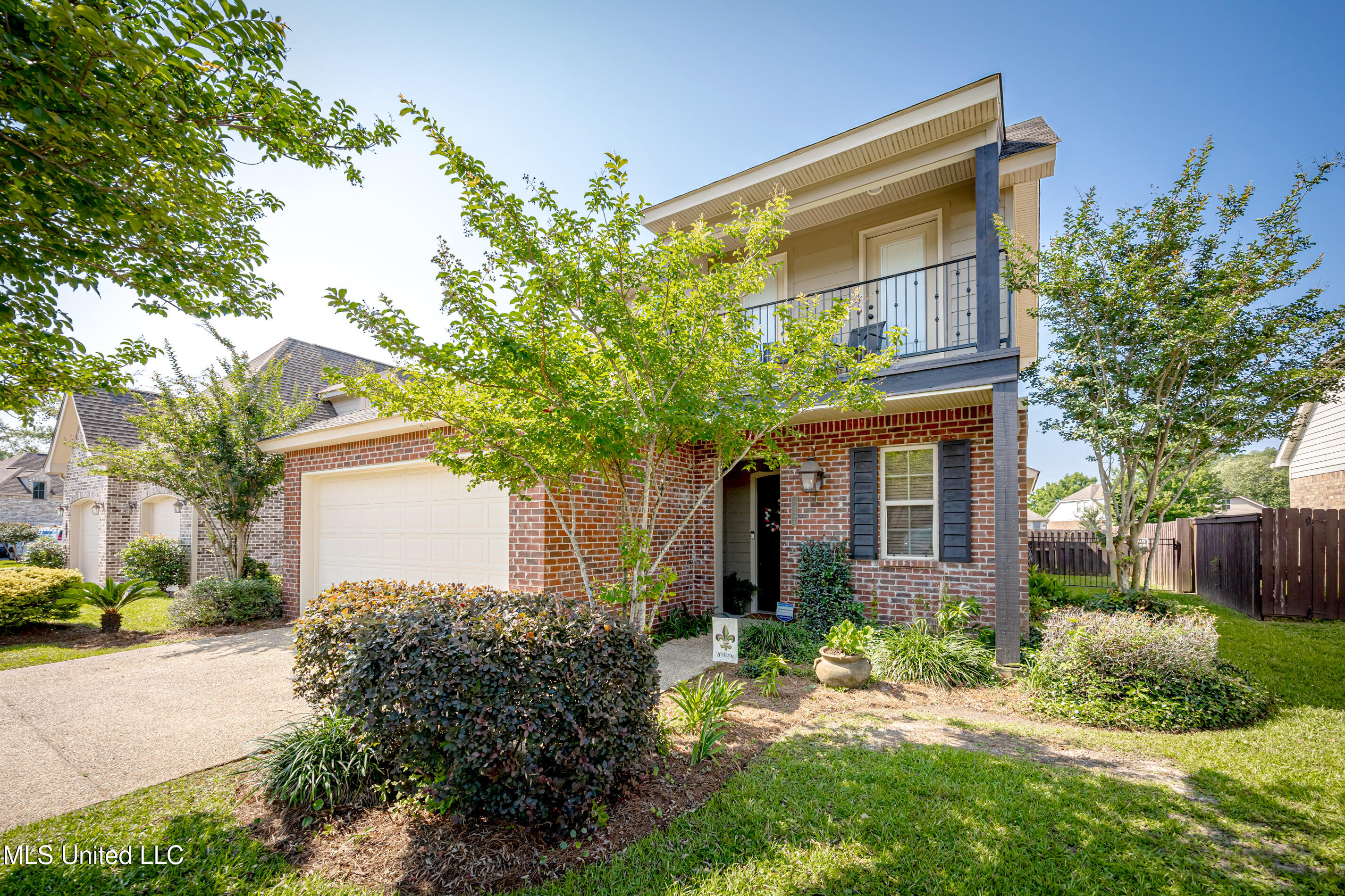 3927 Acadian Village Drive Property Photo 1