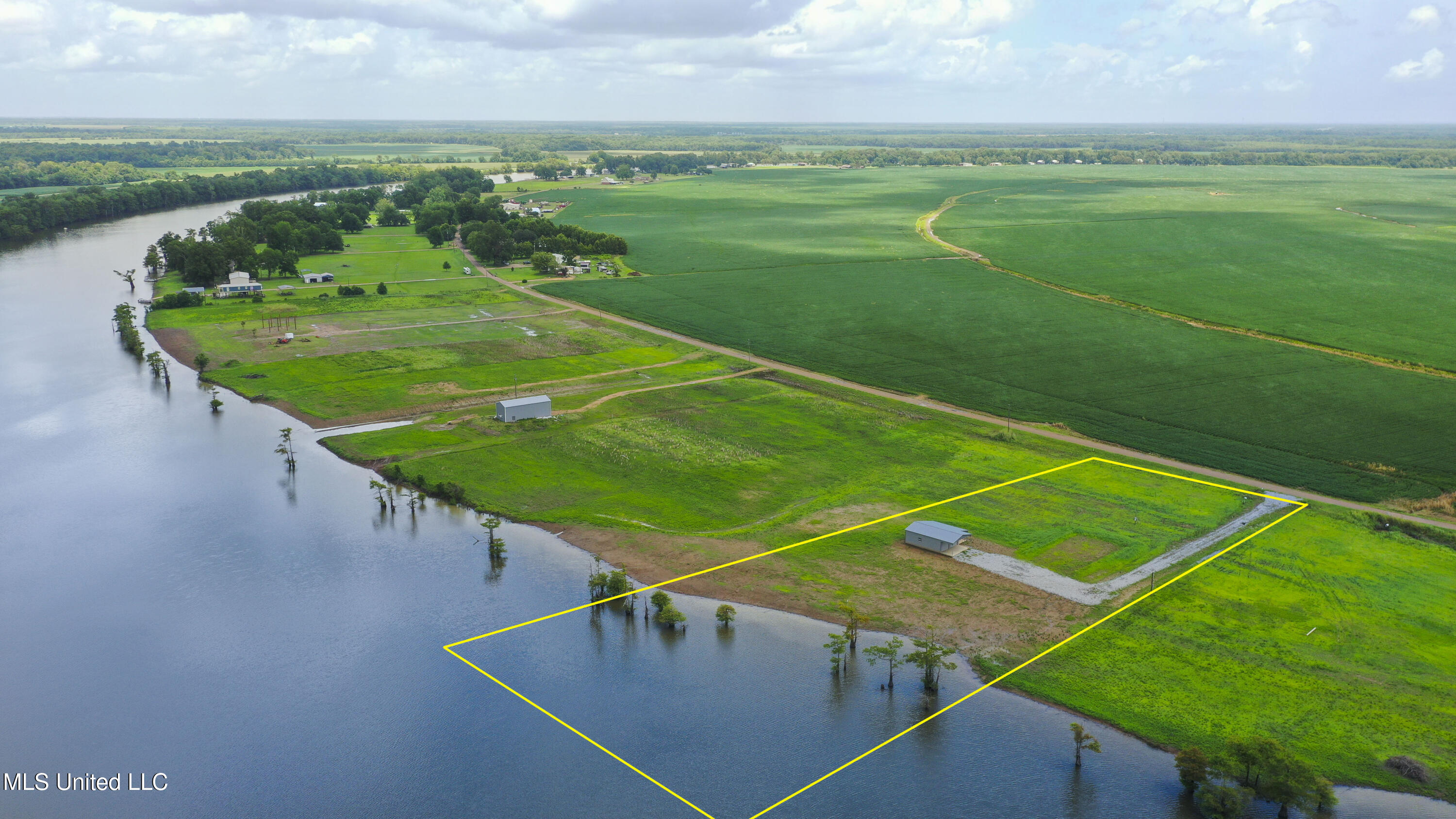 001 Deerfield Road Property Photo 4