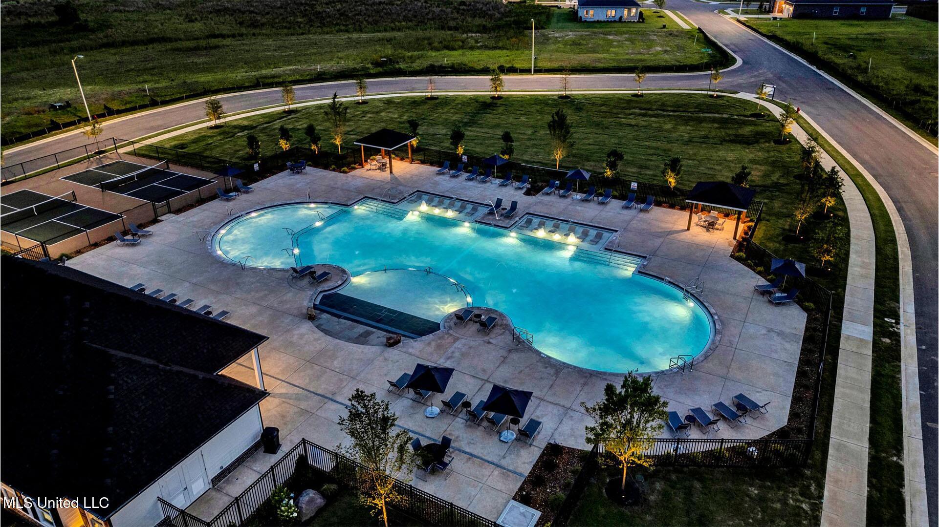 8304 Gum Pond Drive Property Photo 16