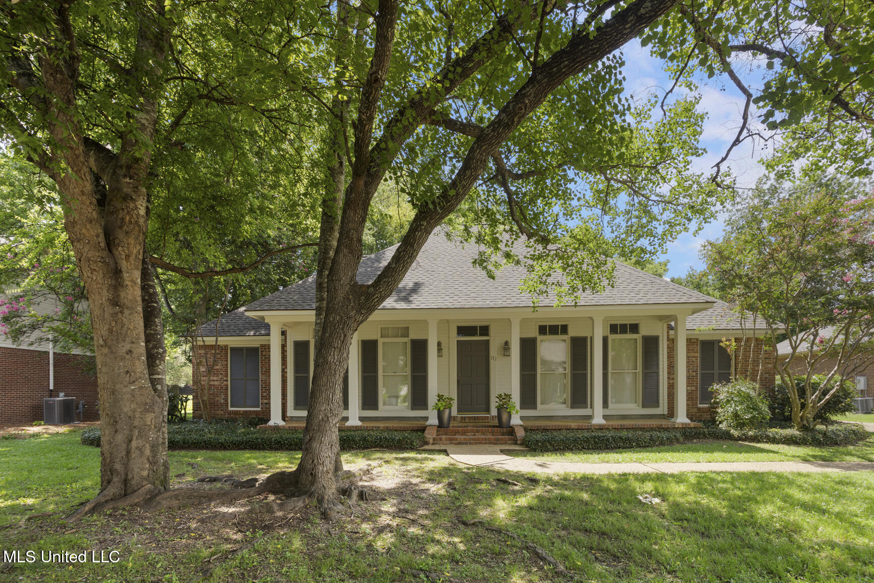 171 E Hill Drive Property Photo 1