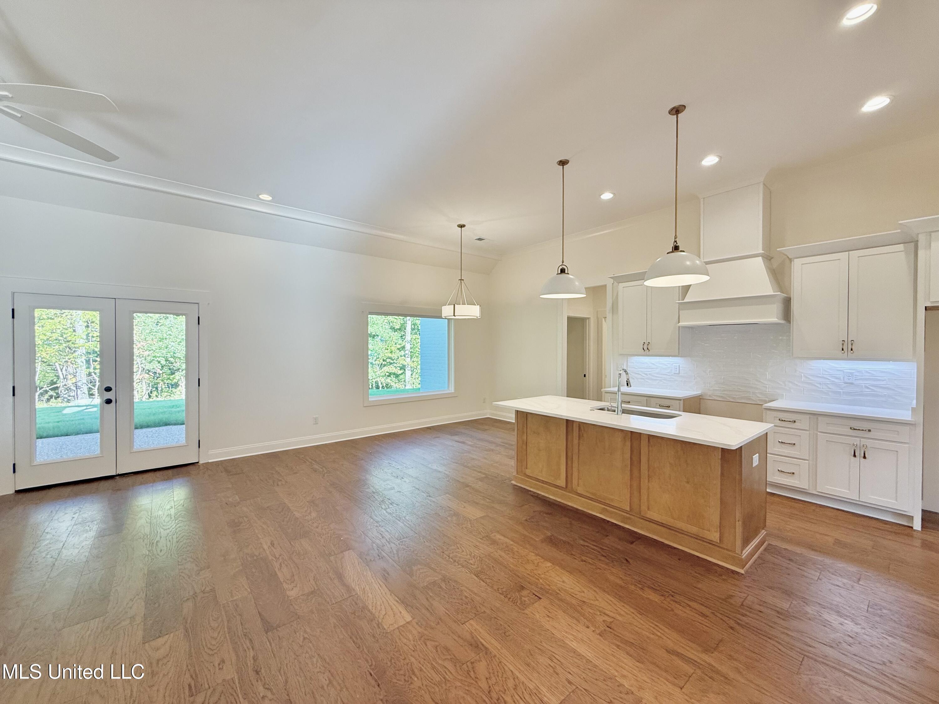 6579 Grand Oak Lane Property Photo 3