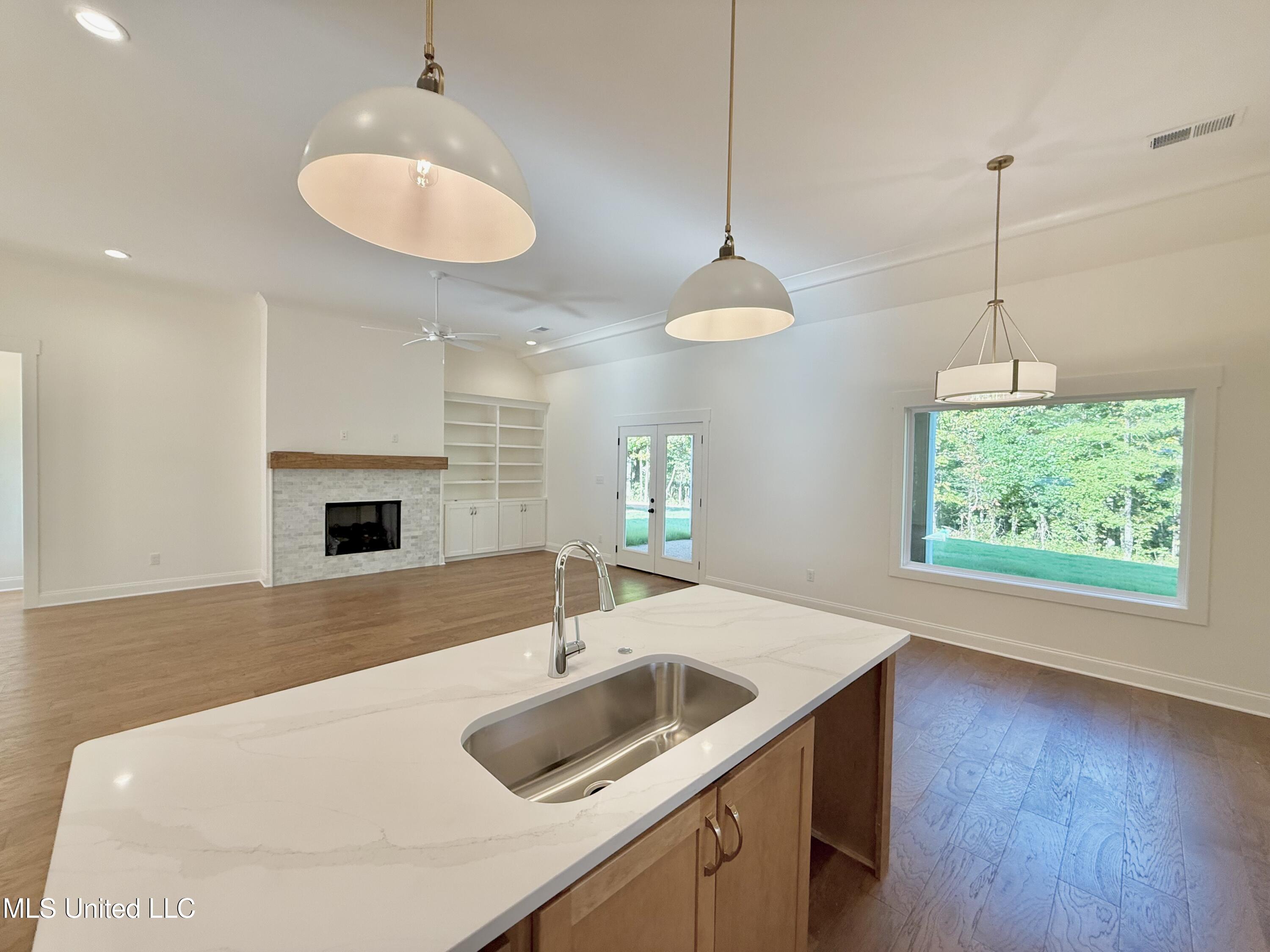 6579 Grand Oak Lane Property Photo 5