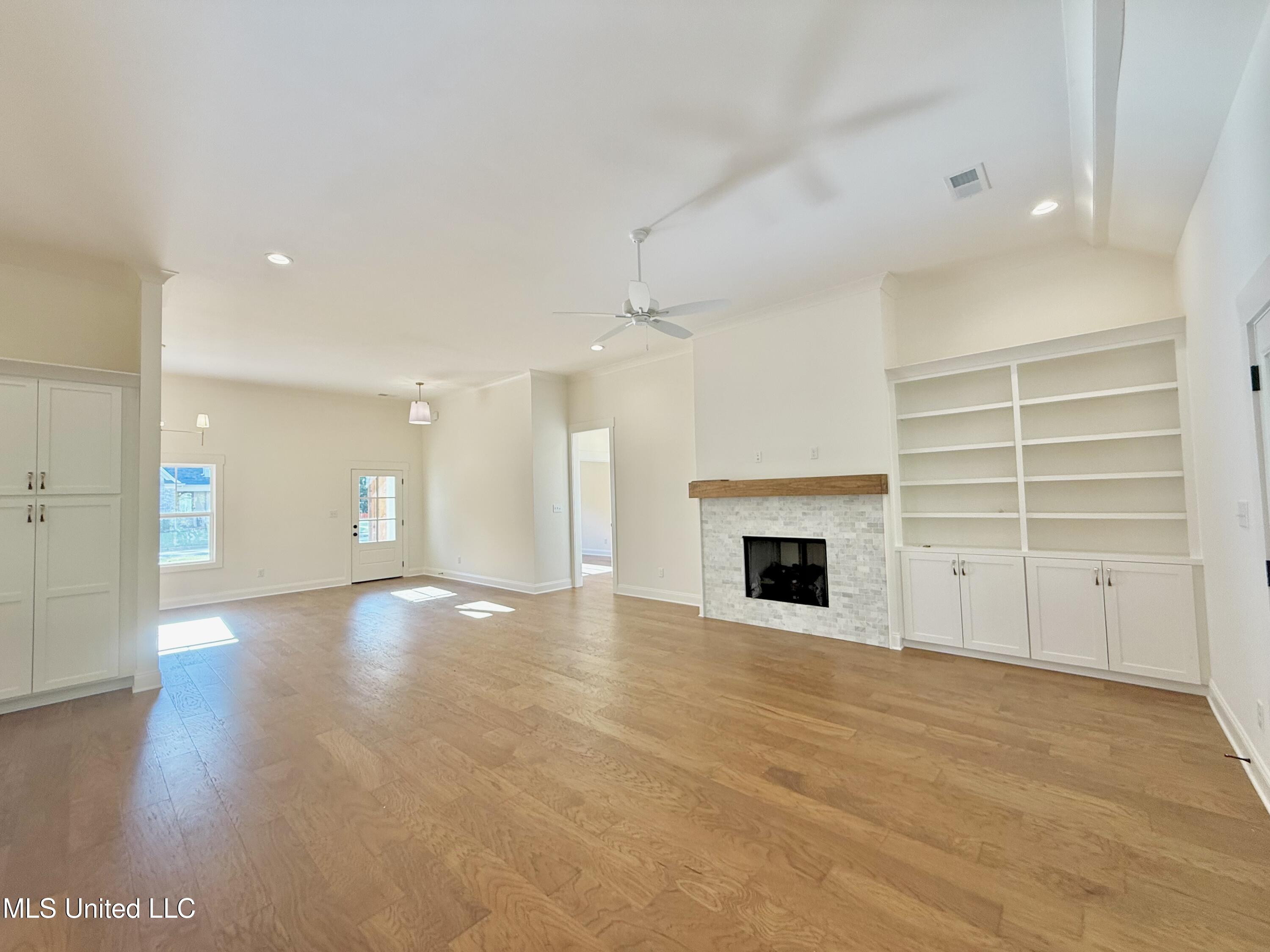 6579 Grand Oak Lane Property Photo 6