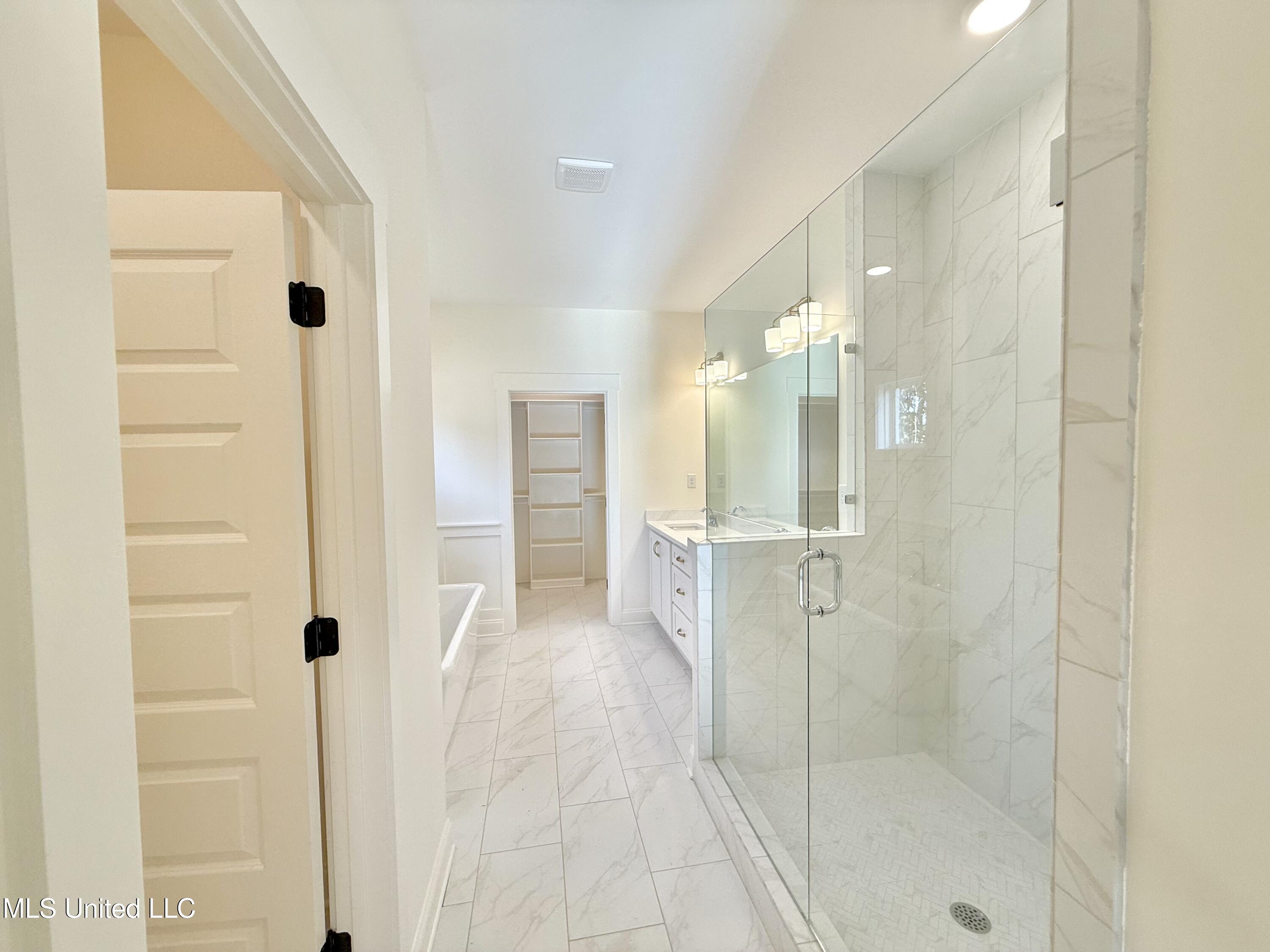 6579 Grand Oak Lane Property Photo 8