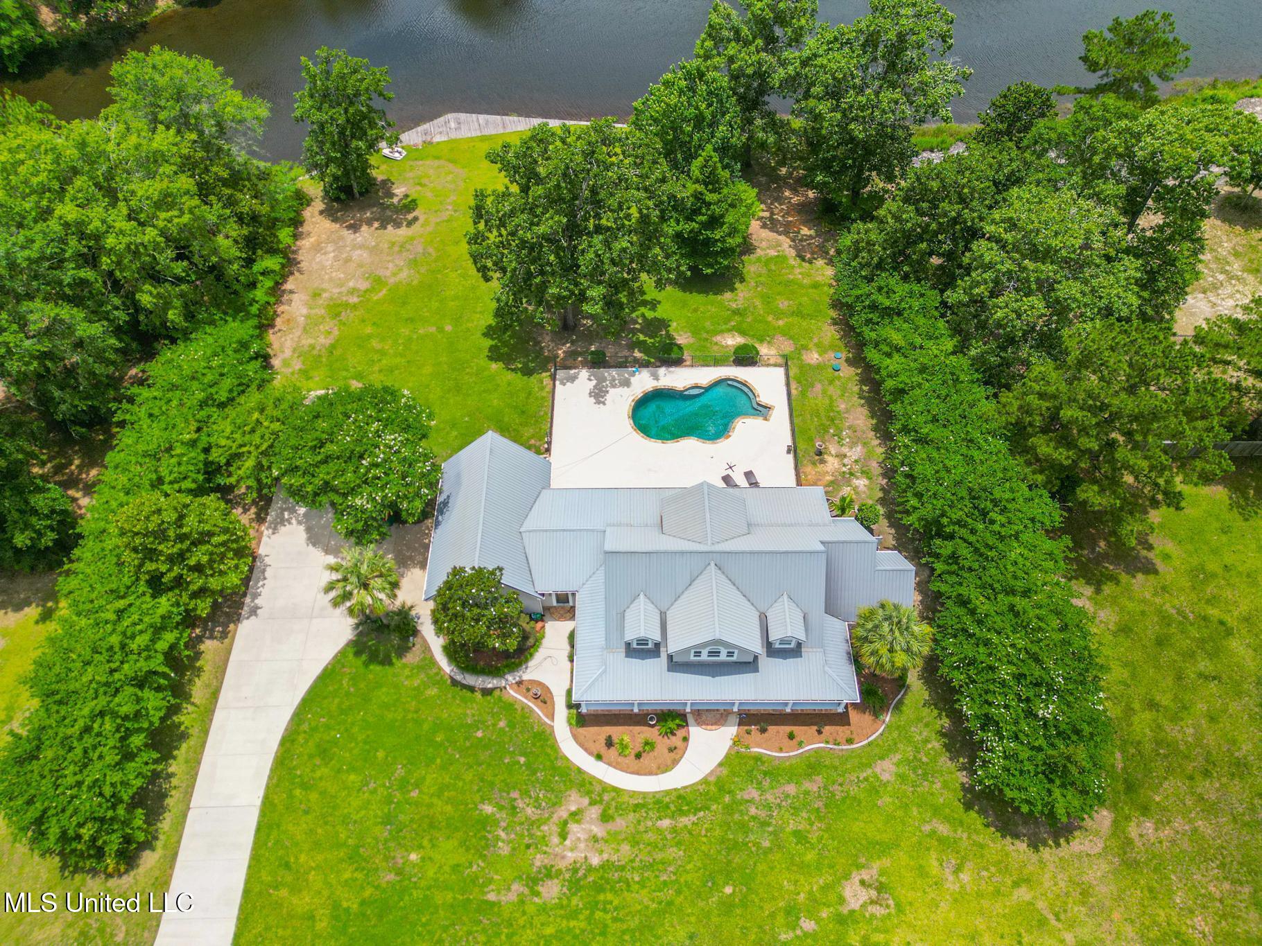 5029 Crescent Ridge Drive Property Photo 3