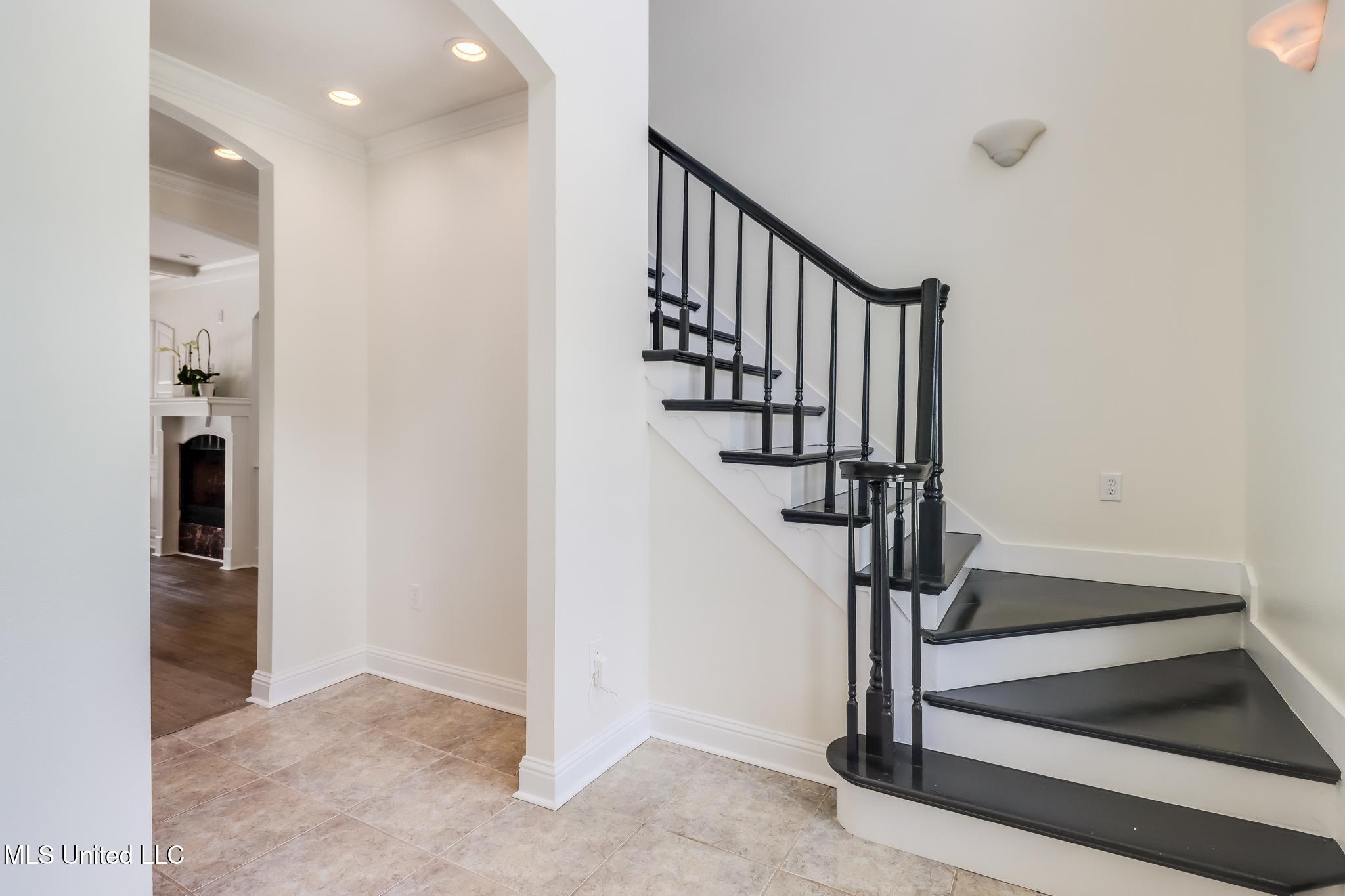 5029 Crescent Ridge Drive Property Photo 4