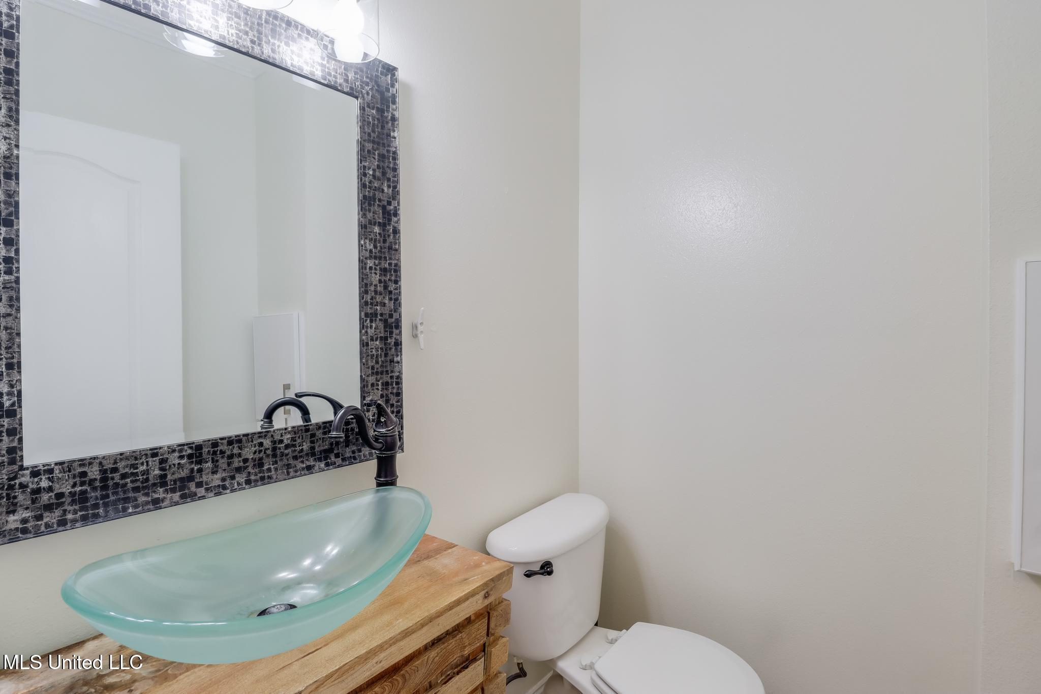 5029 Crescent Ridge Drive Property Photo 6