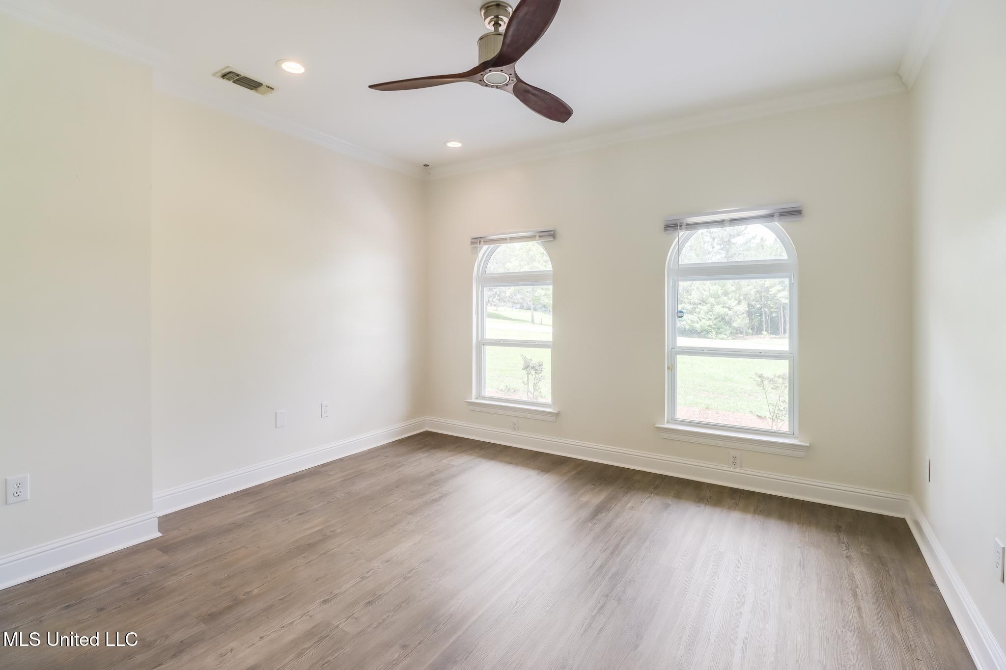 5029 Crescent Ridge Drive Property Photo 12