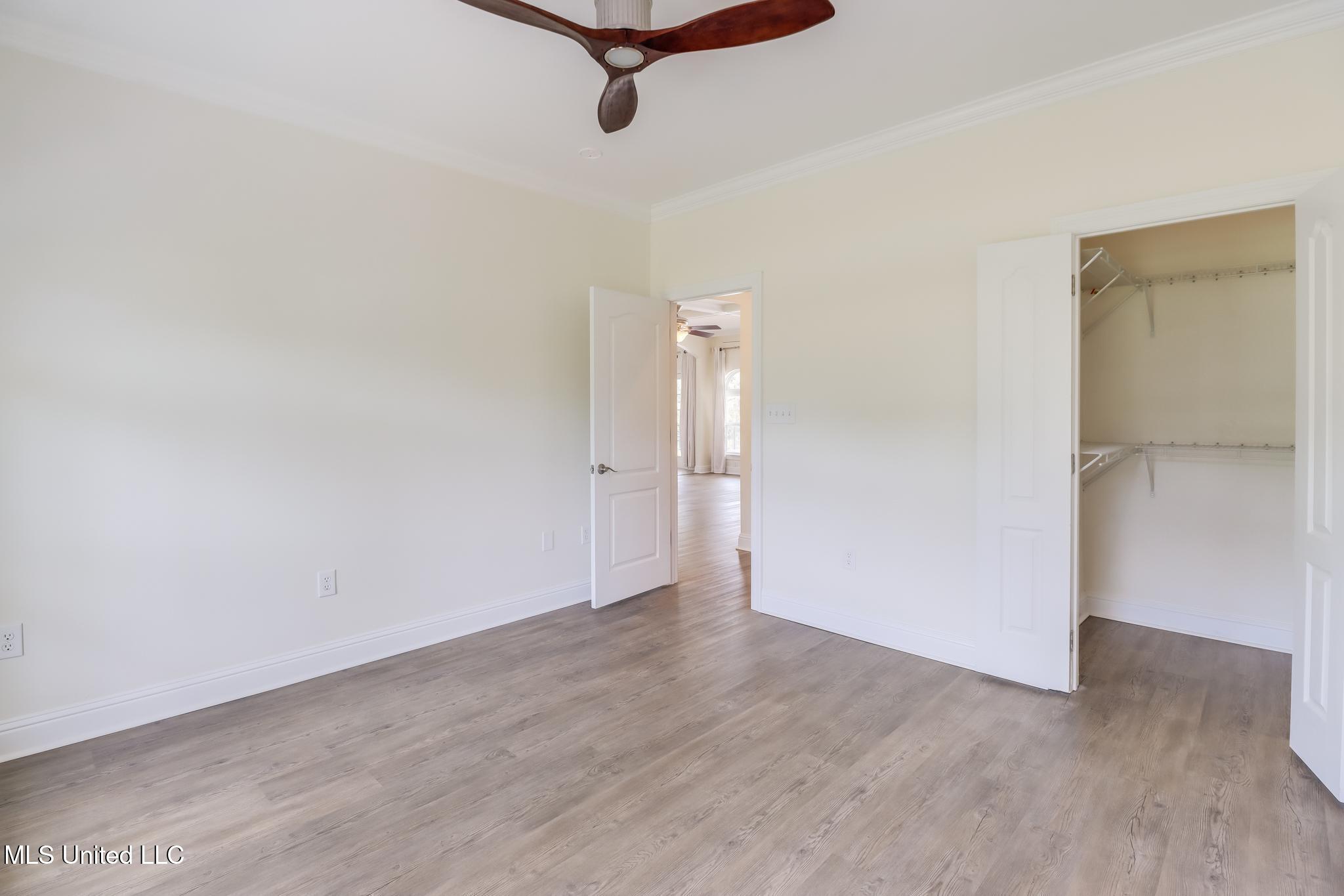 5029 Crescent Ridge Drive Property Photo 14