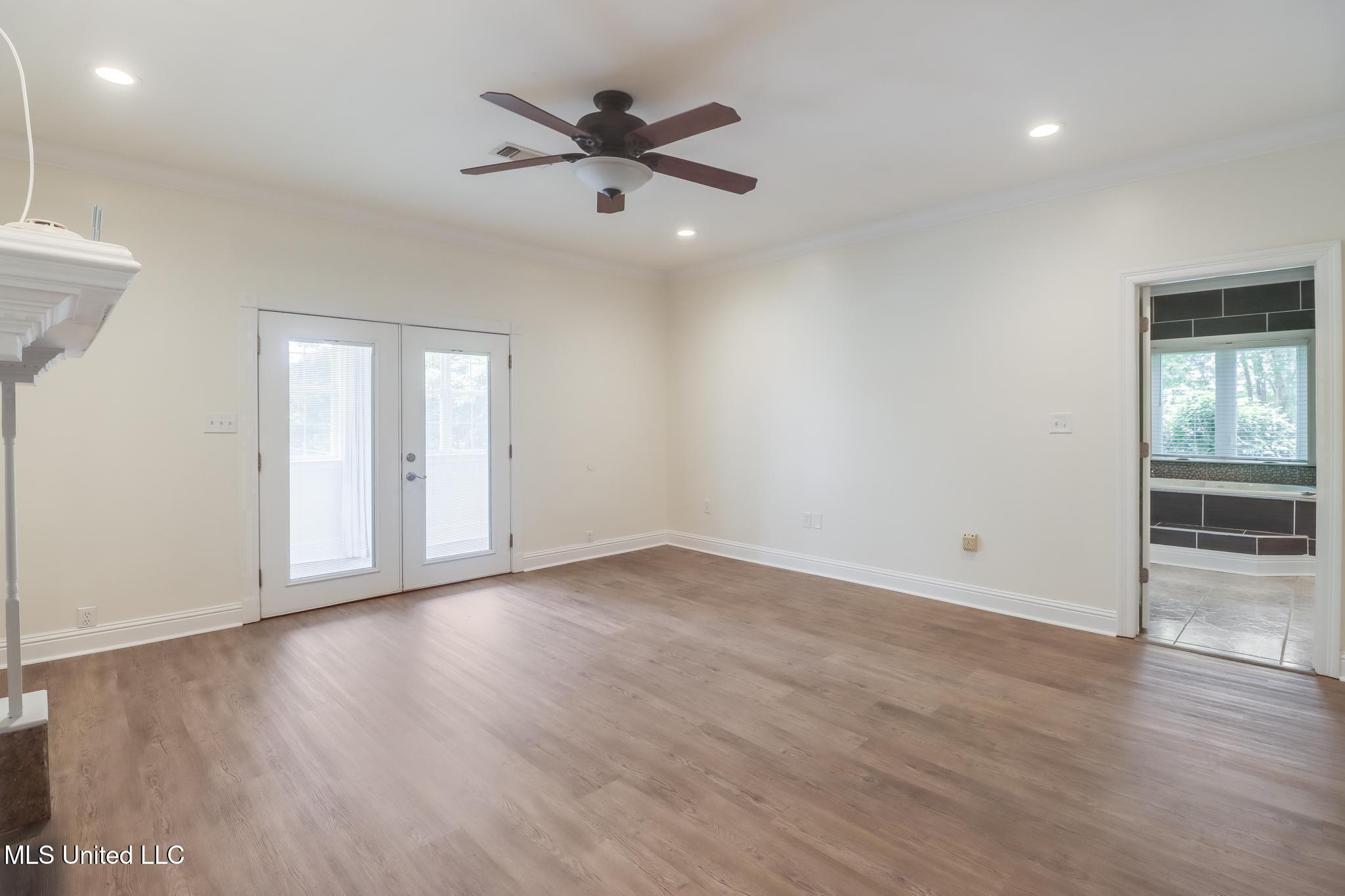 5029 Crescent Ridge Drive Property Photo 15