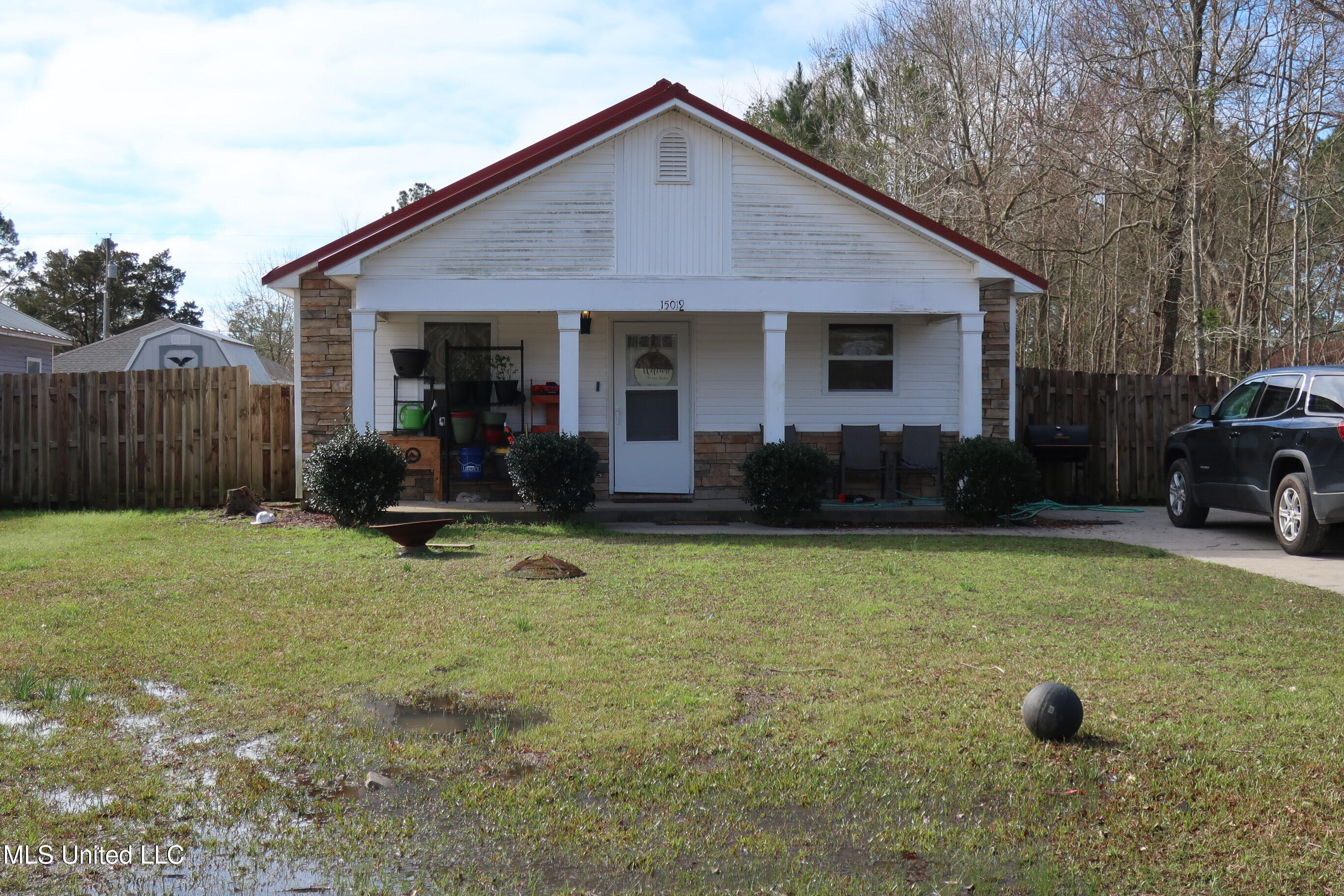 15001 Dillon Street Property Photo