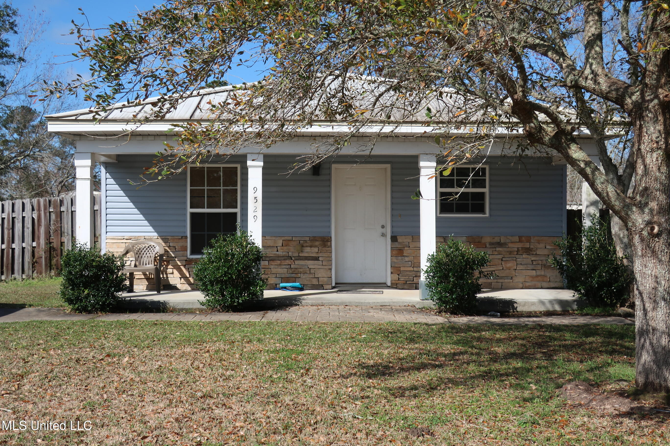 9529 Smith Avenue Property Photo 2