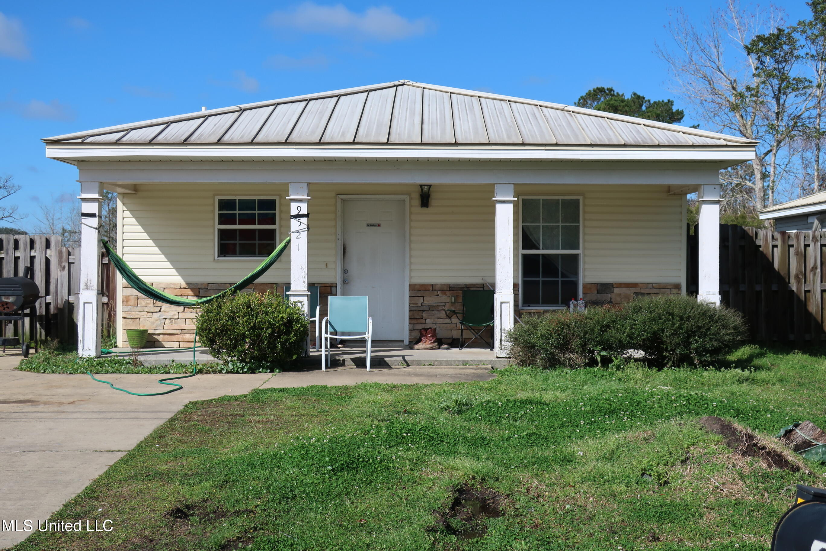 9529 Smith Avenue Property Photo 3