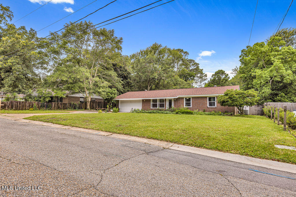 931 Brown Street Property Photo 3