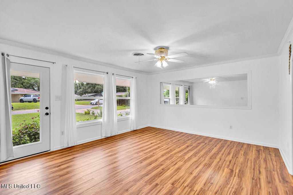 931 Brown Street Property Photo 5