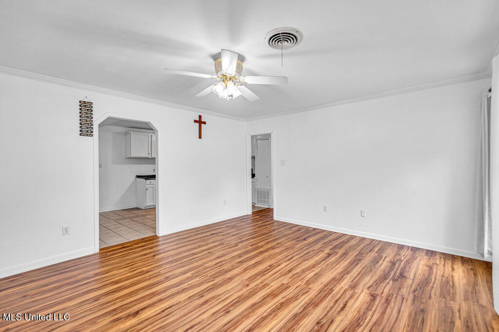 931 Brown Street Property Photo 7