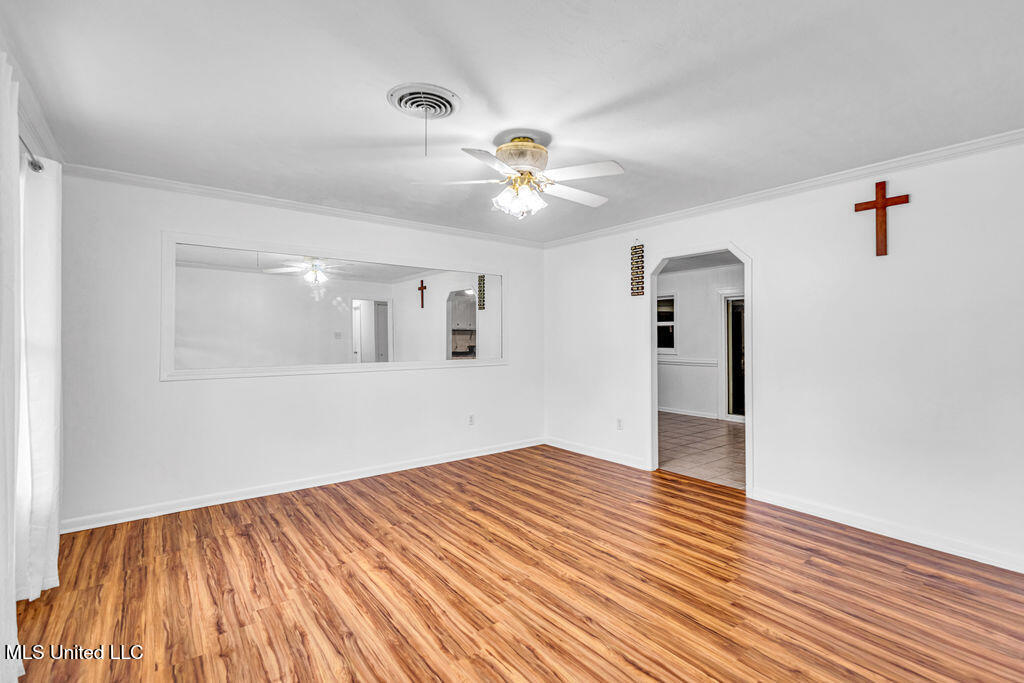 931 Brown Street Property Photo 8