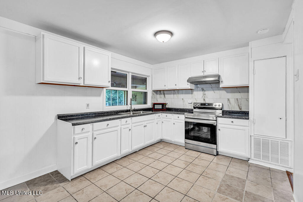 931 Brown Street Property Photo 9