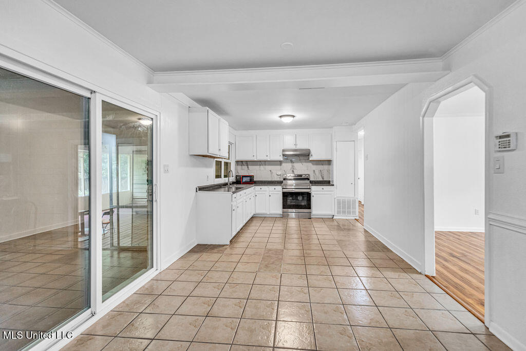 931 Brown Street Property Photo 12