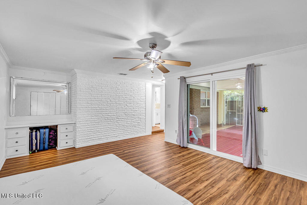 931 Brown Street Property Photo 14