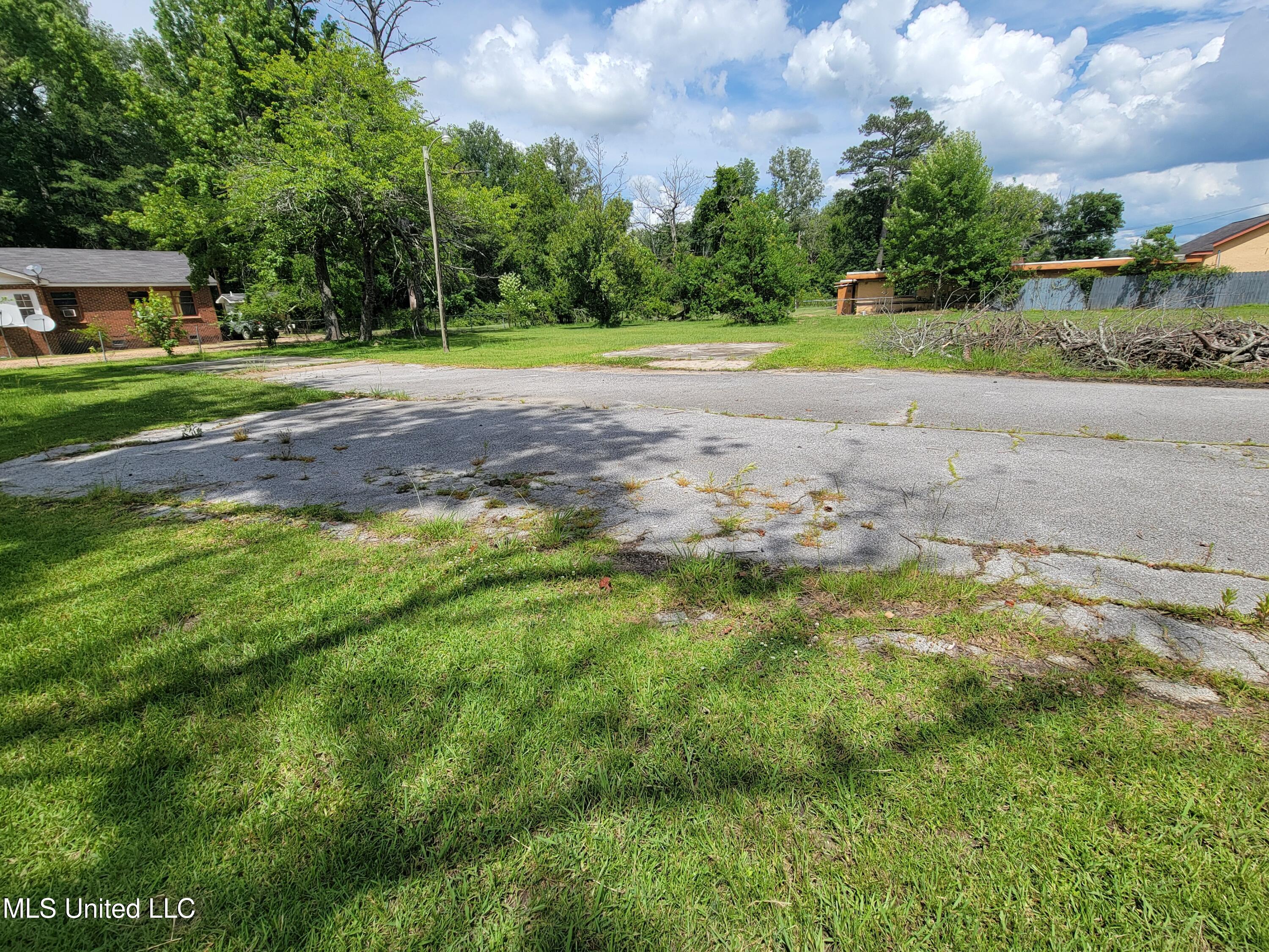 1505 E 3rd Street Property Photo 4