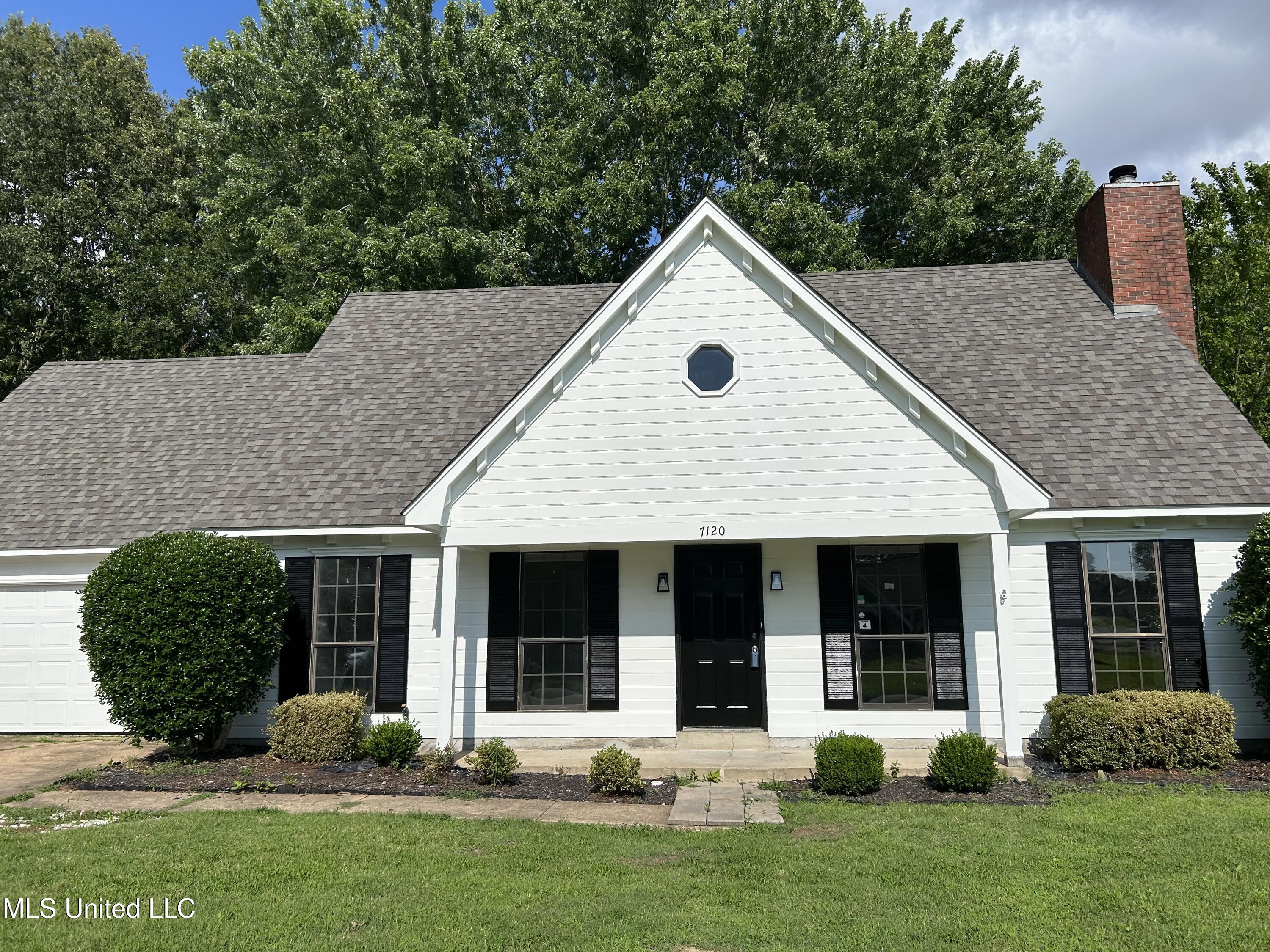 7120 Oak Forest Drive Property Photo 1