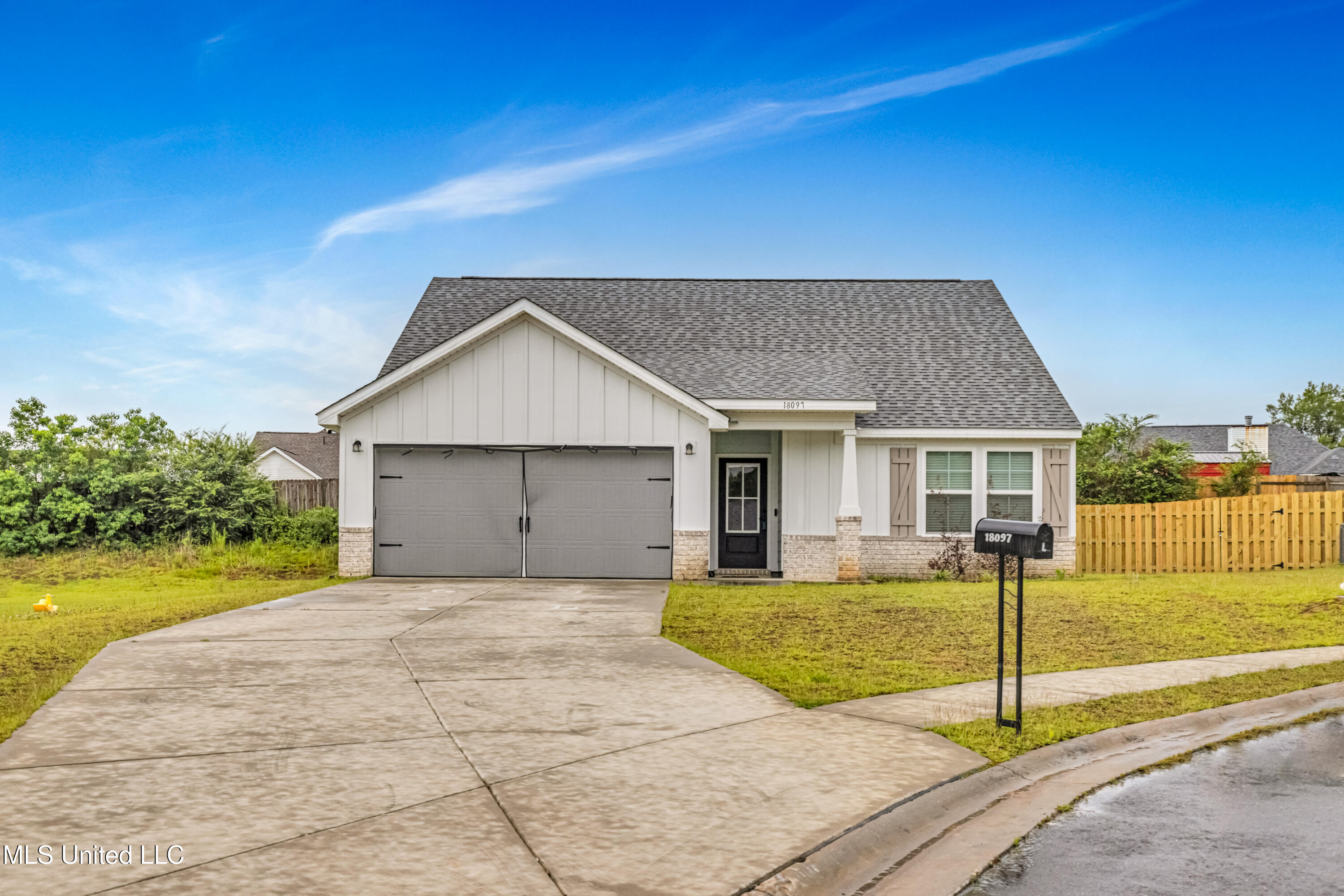 18097 Craine Ridge Cove Property Photo 1