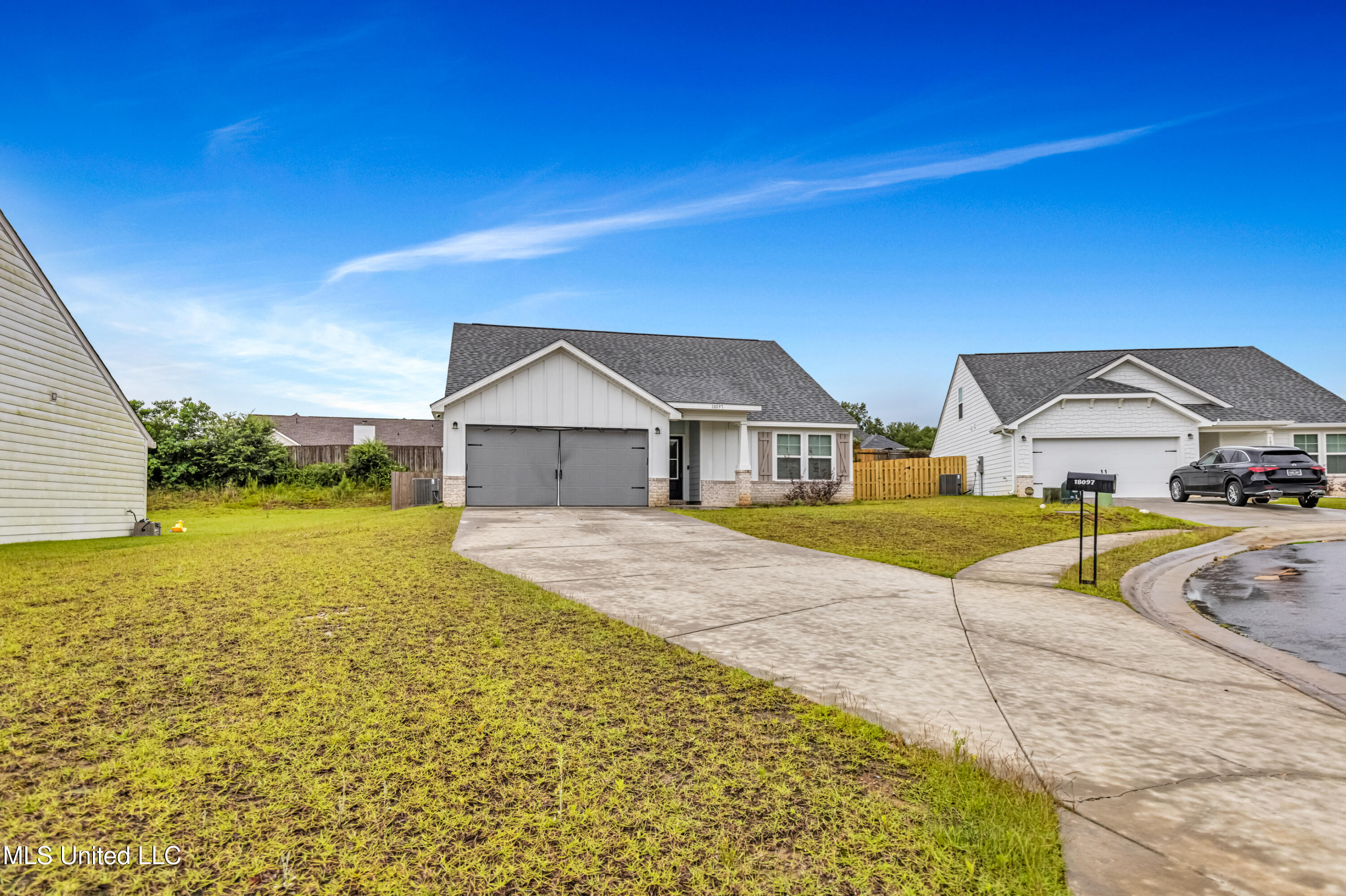 18097 Craine Ridge Cove Property Photo 2