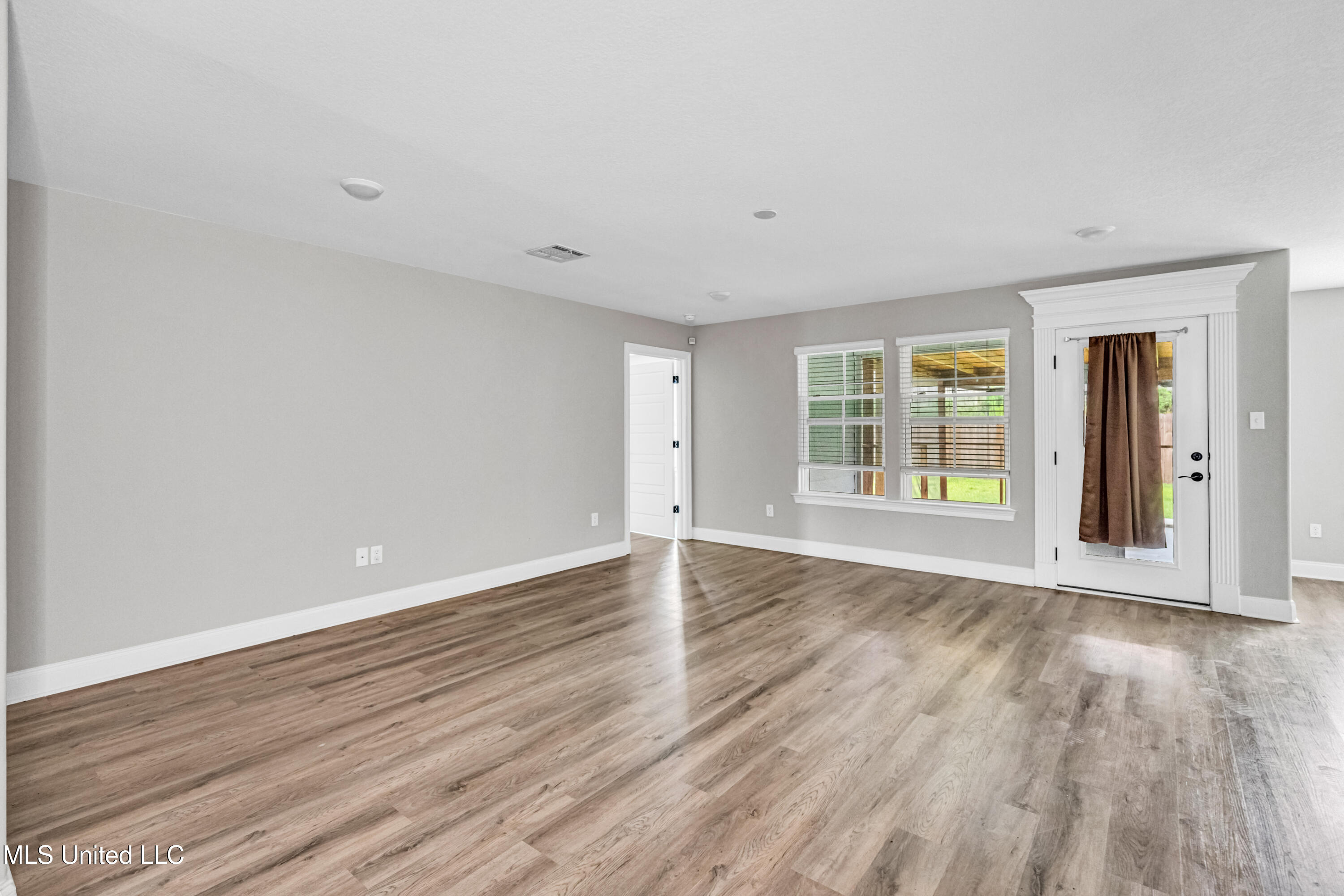 18097 Craine Ridge Cove Property Photo 5